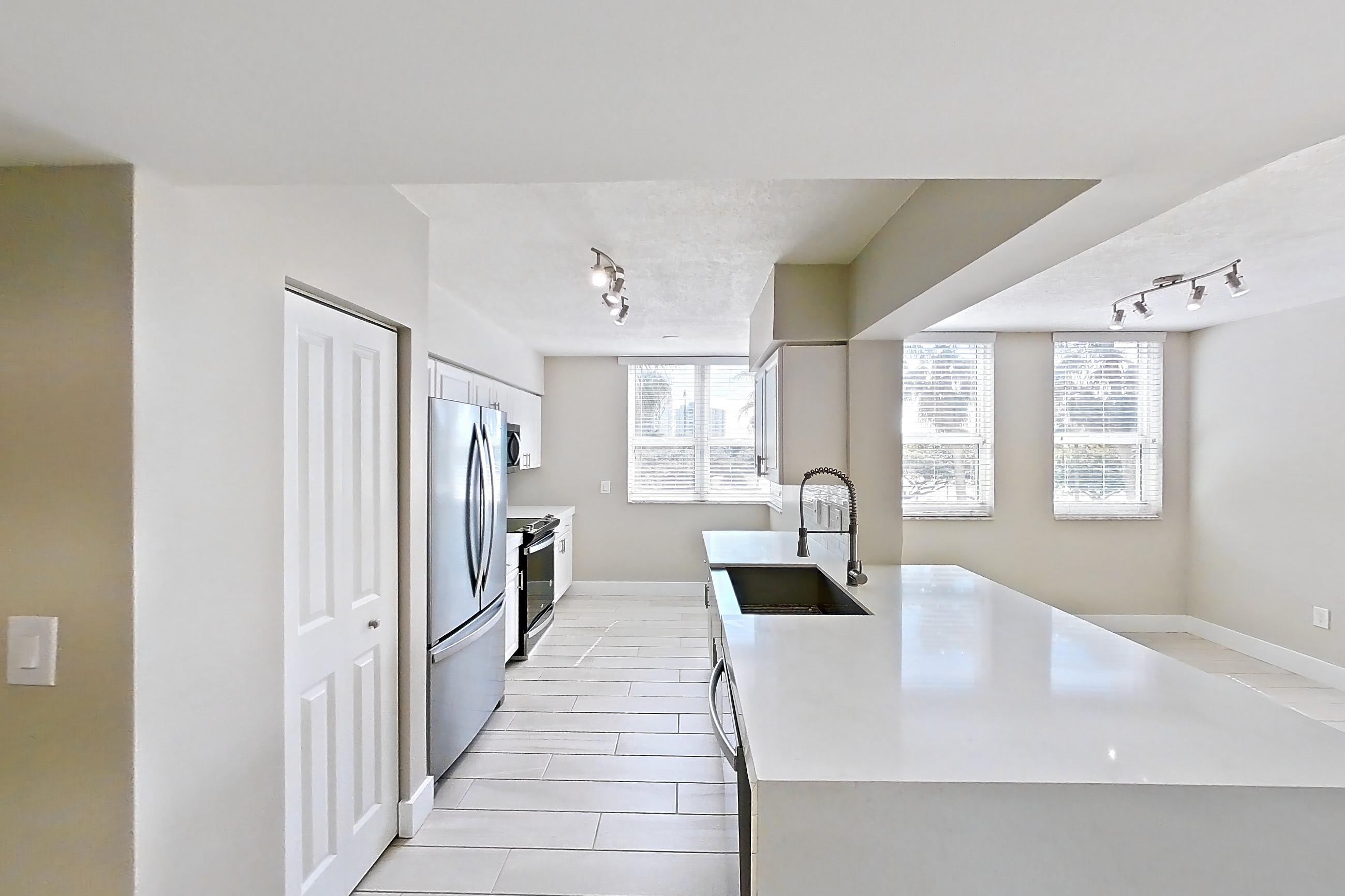 KITCHEN ENTRYWAY