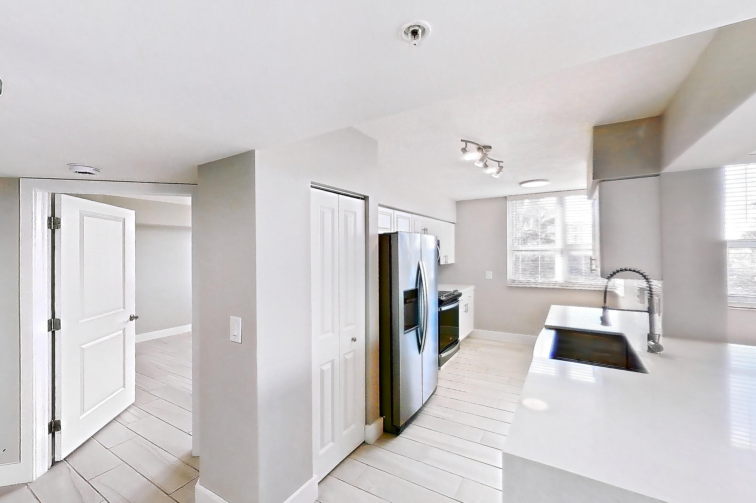 KITCHEN ENTRYWAY