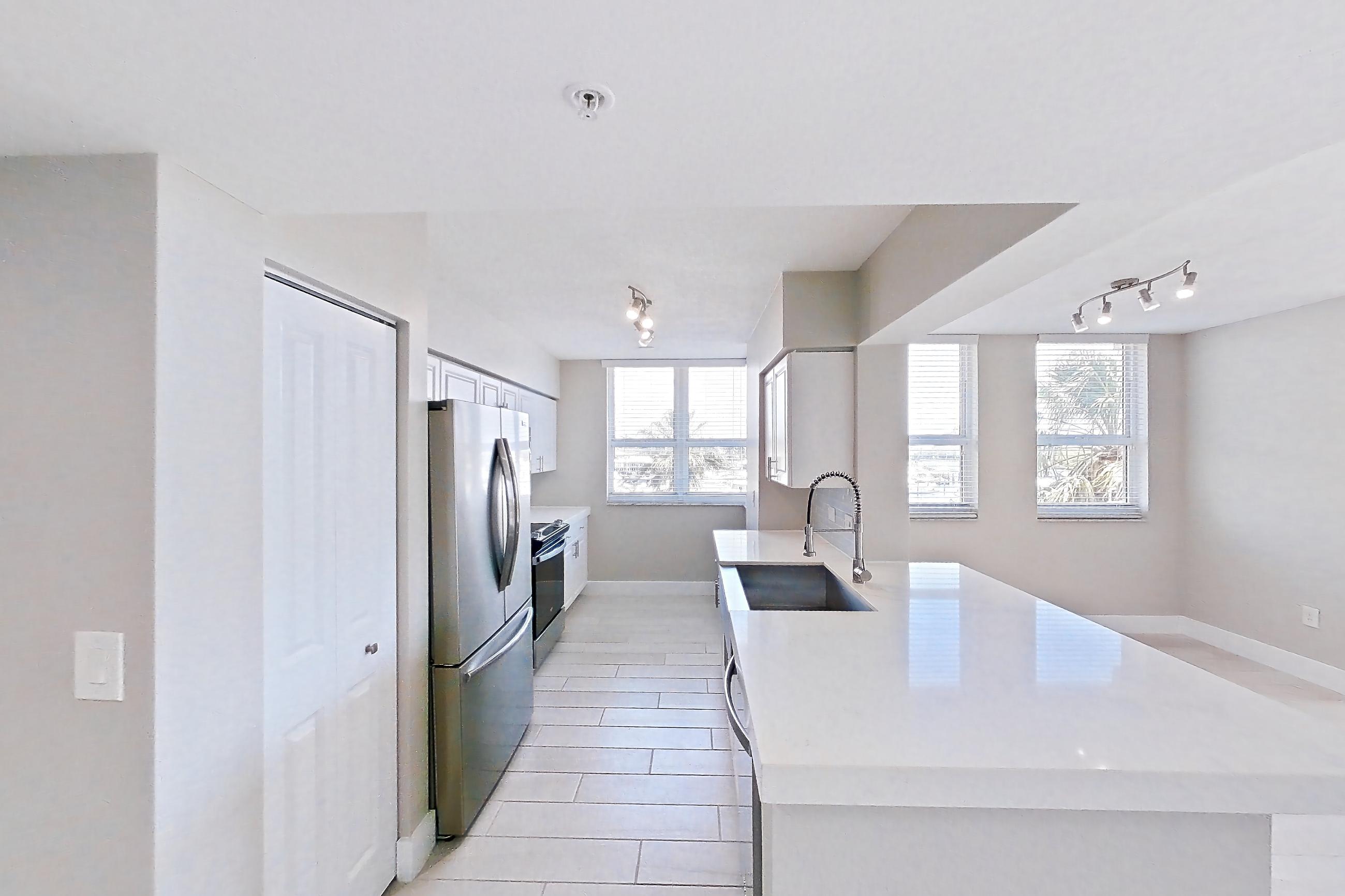 KITCHEN ENTRYWAY