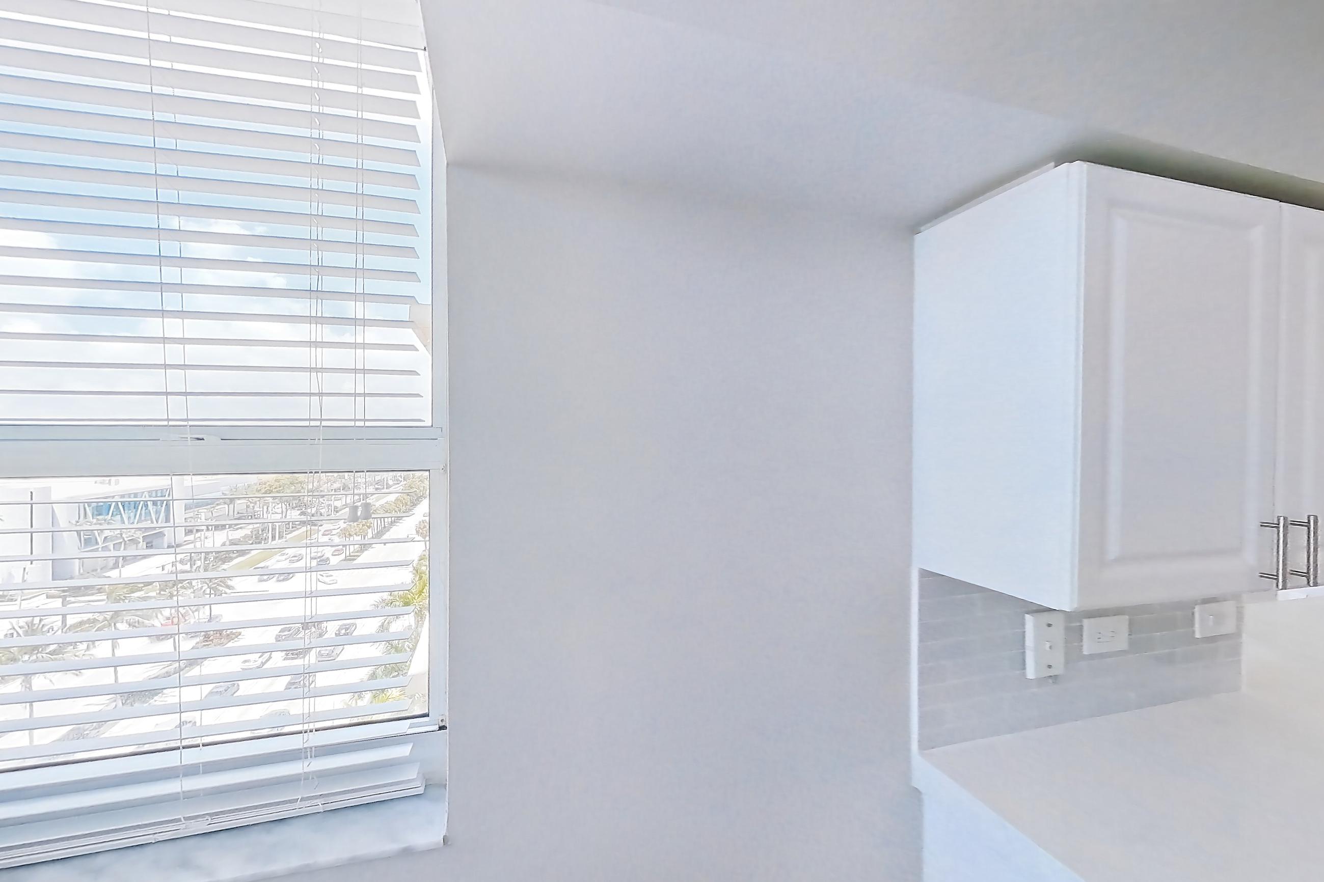 KITCHEN WINDOW SIDE
