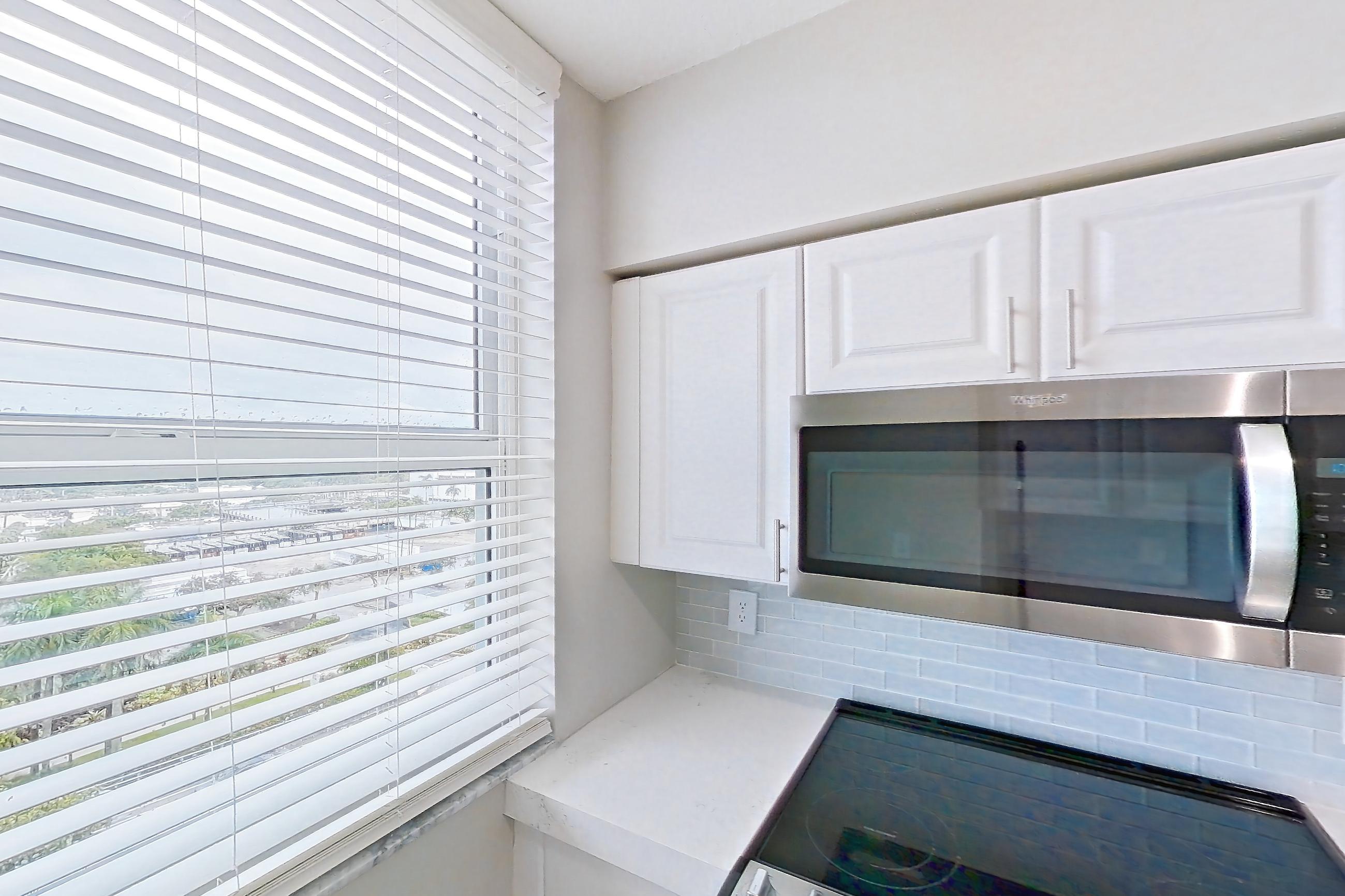 KITCHEN WINDOW SIDE