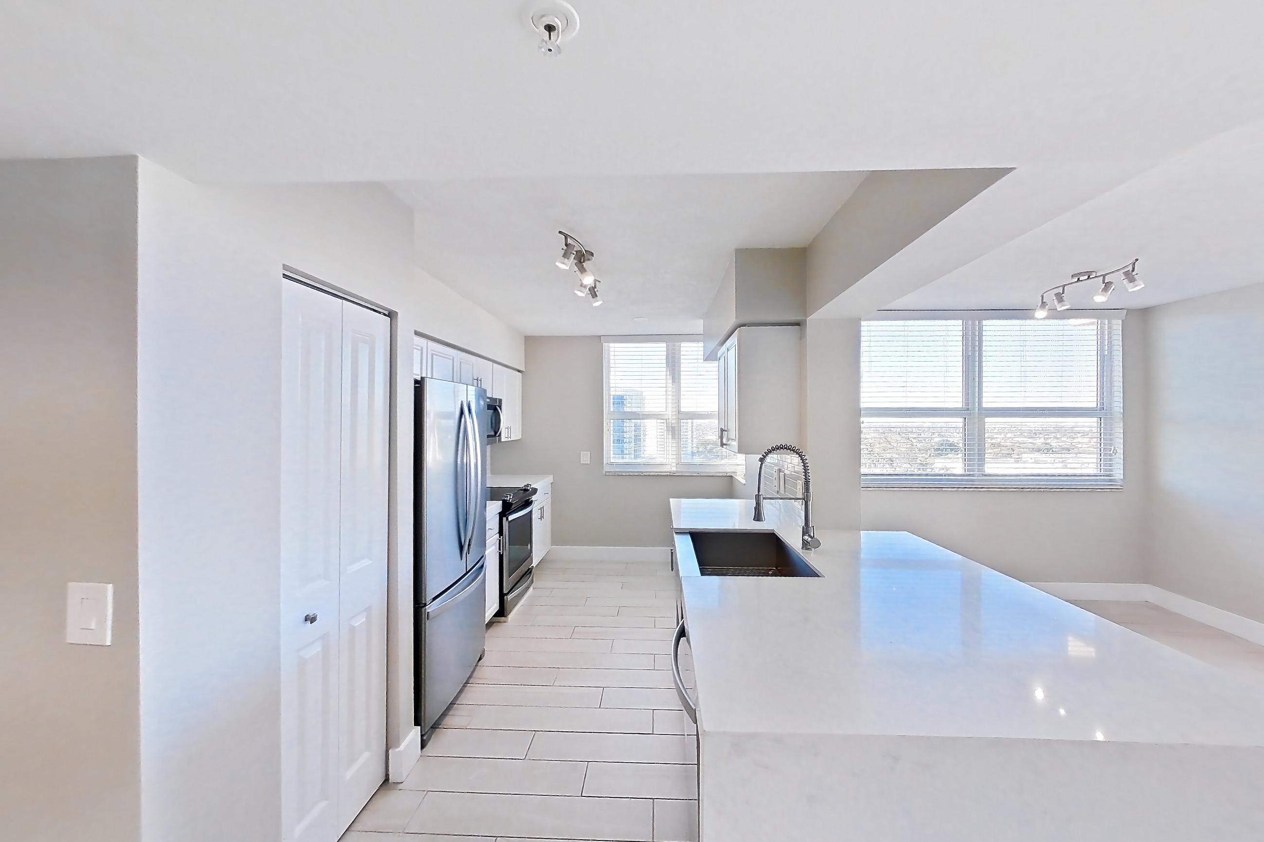 KITCHEN ENTRYWAY
