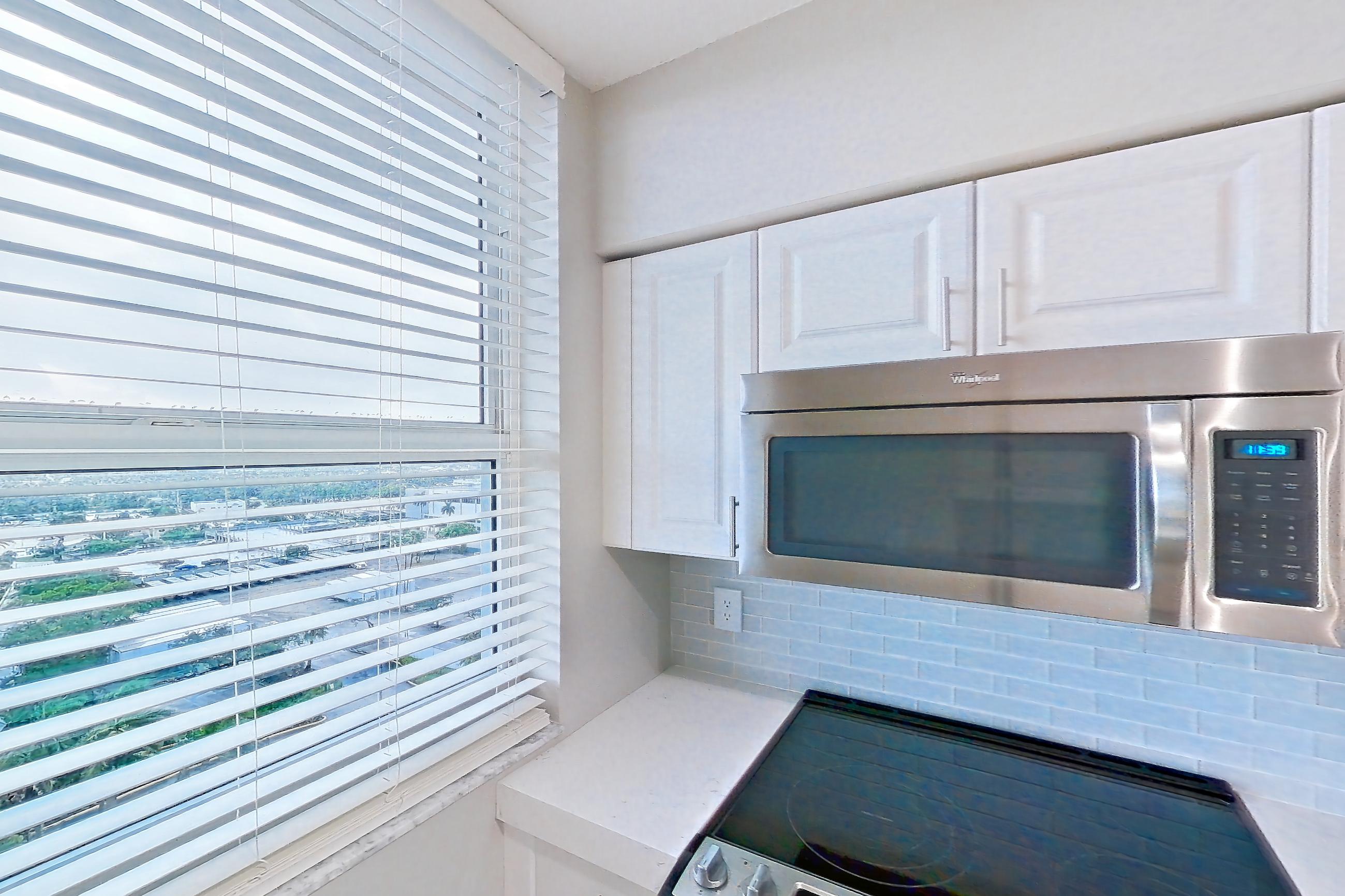 KITCHEN WINDOW SIDE
