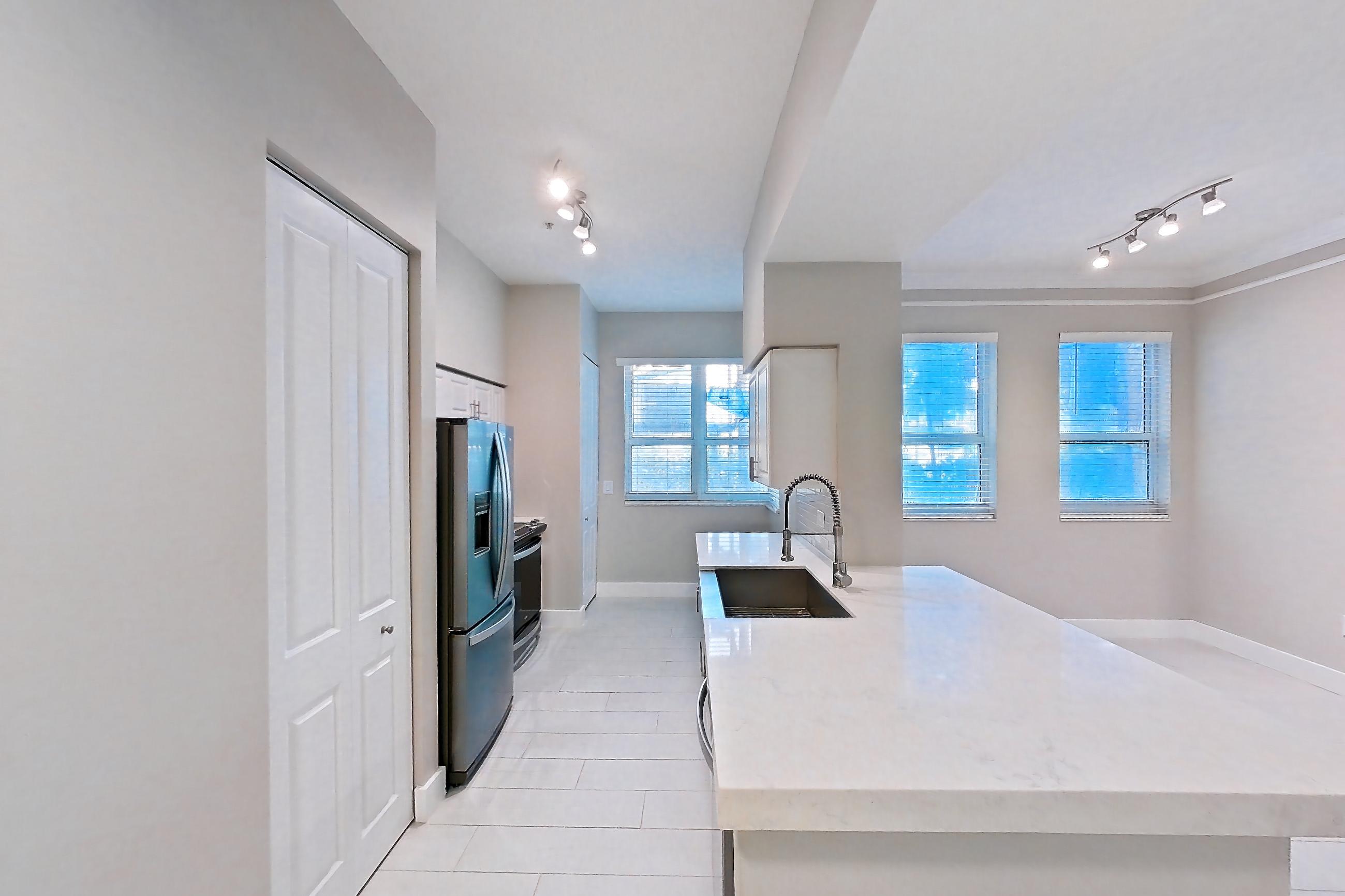 KITCHEN ENTRYWAY