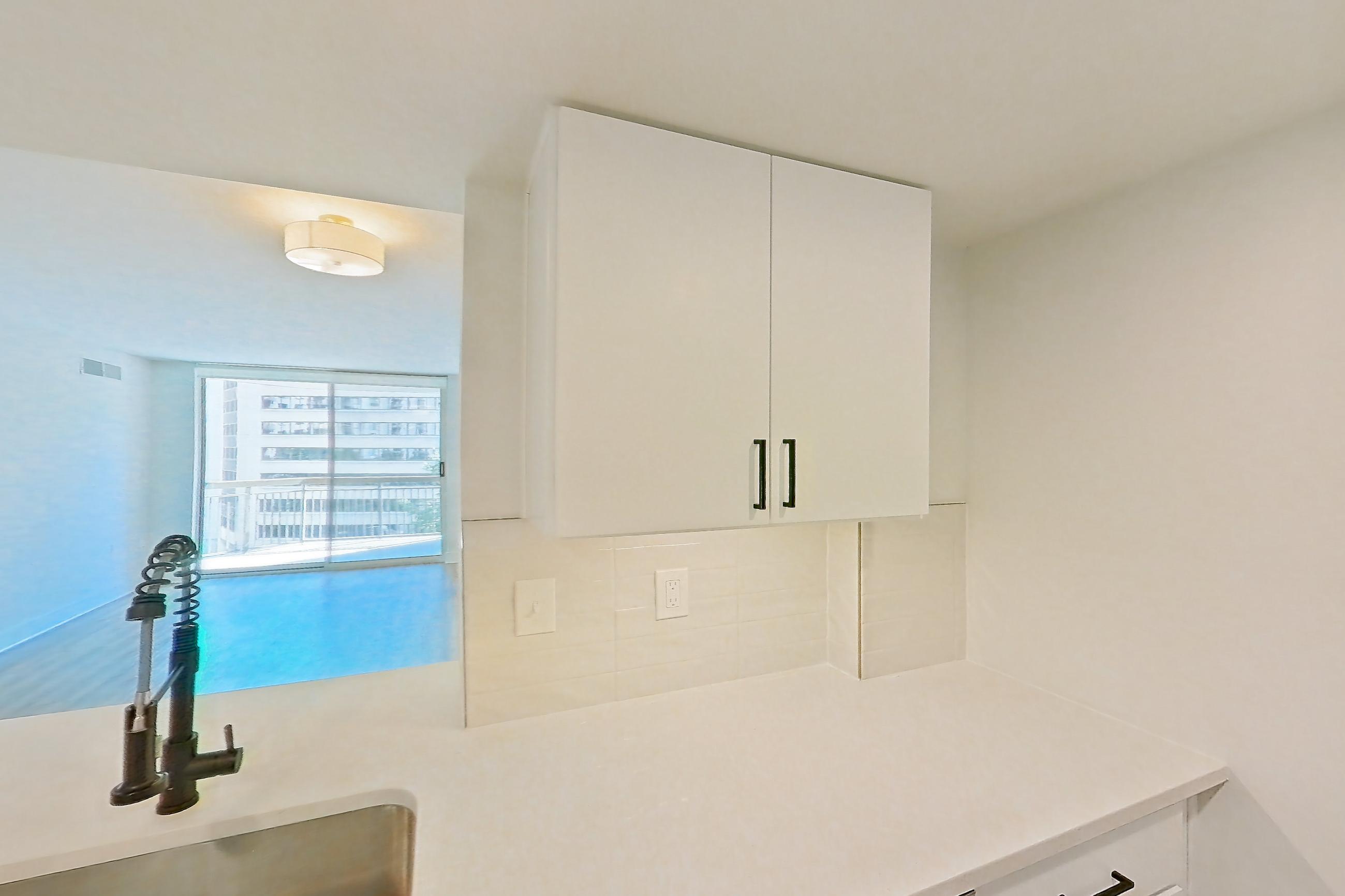 Kitchen in Apartment 02-0606 at Cortland Pentagon City, A4R floor plan