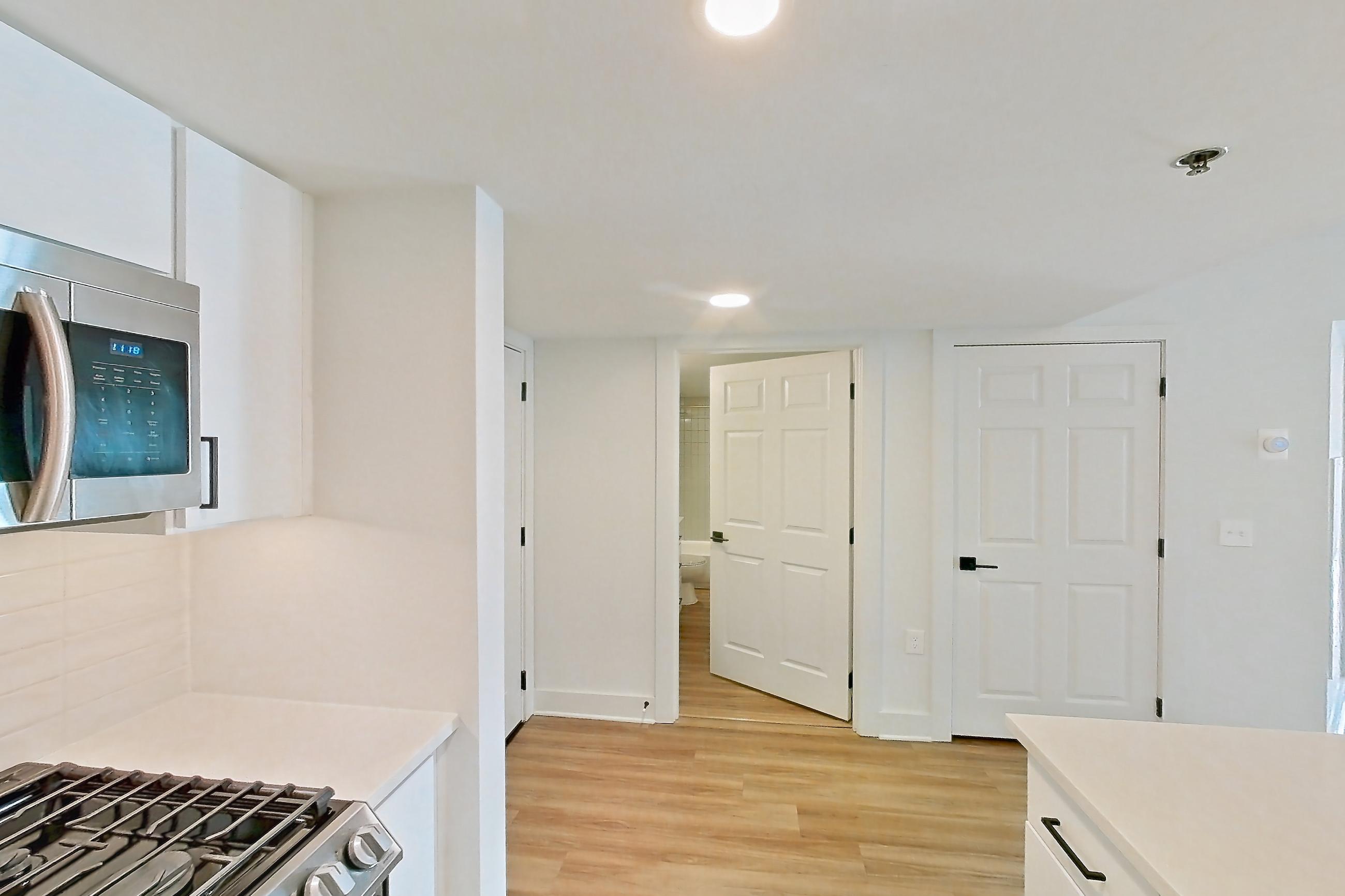 Kitchen in Apartment 02-0606 at Cortland Pentagon City, A4R floor plan