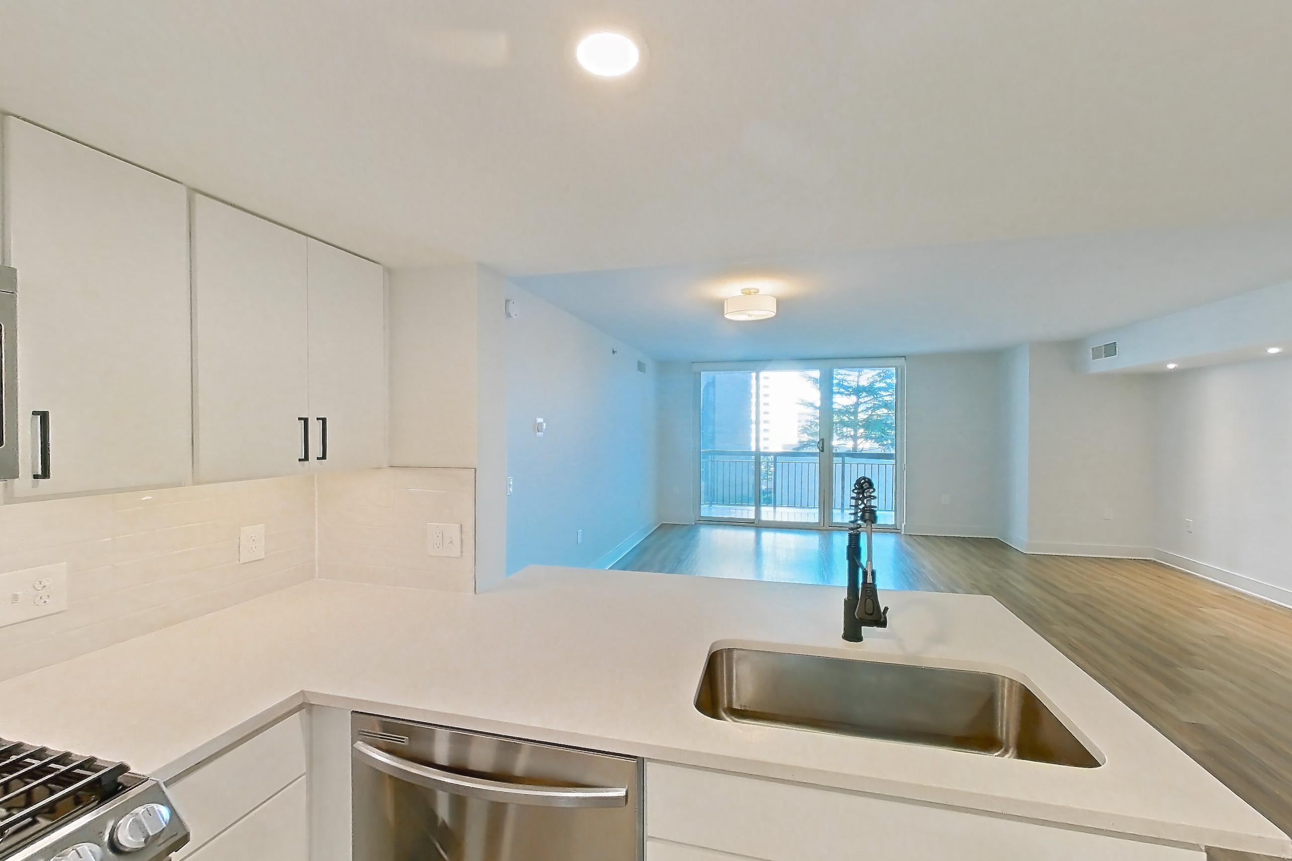 Kitchen in Apartment 01-0409 at Cortland Pentagon City, B10R floor plan
