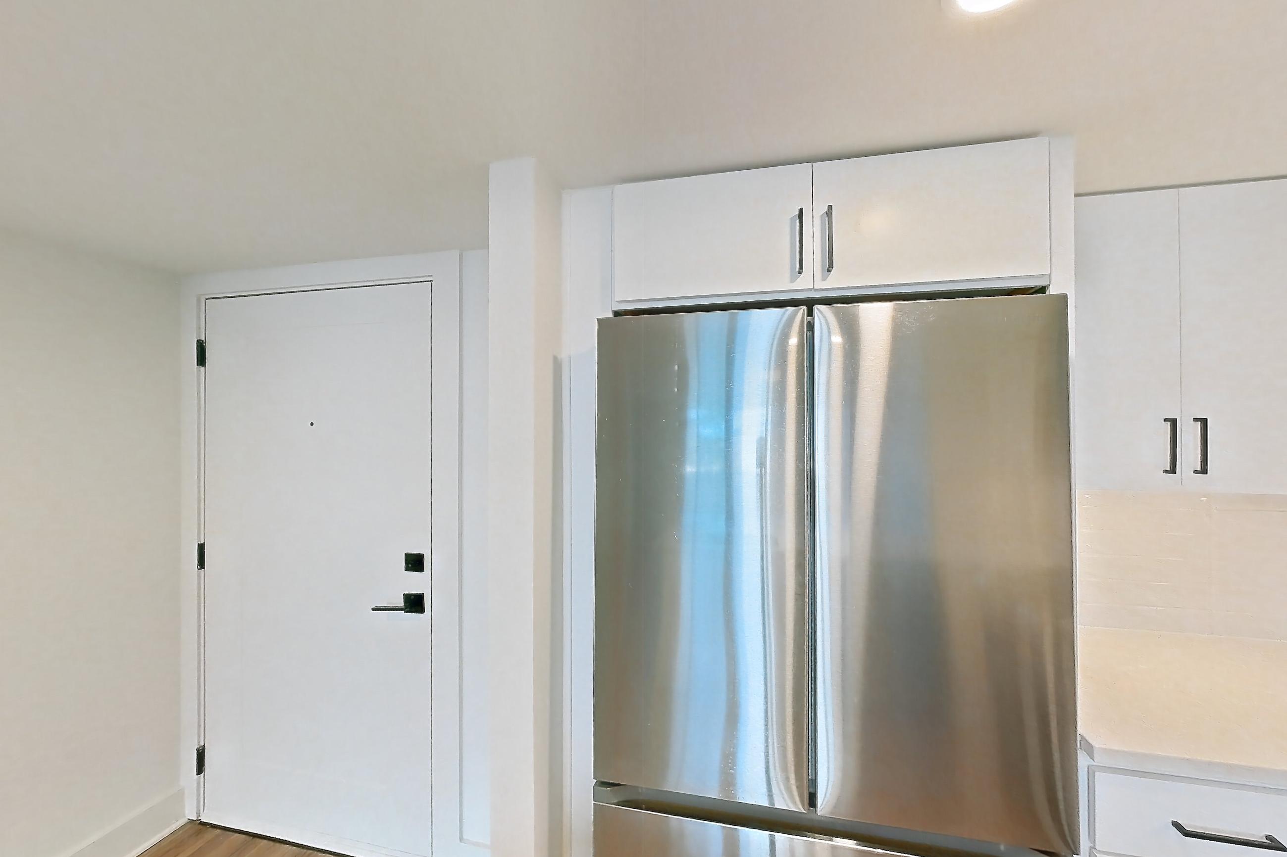 Kitchen in Apartment 01-0409 at Cortland Pentagon City, B10R floor plan