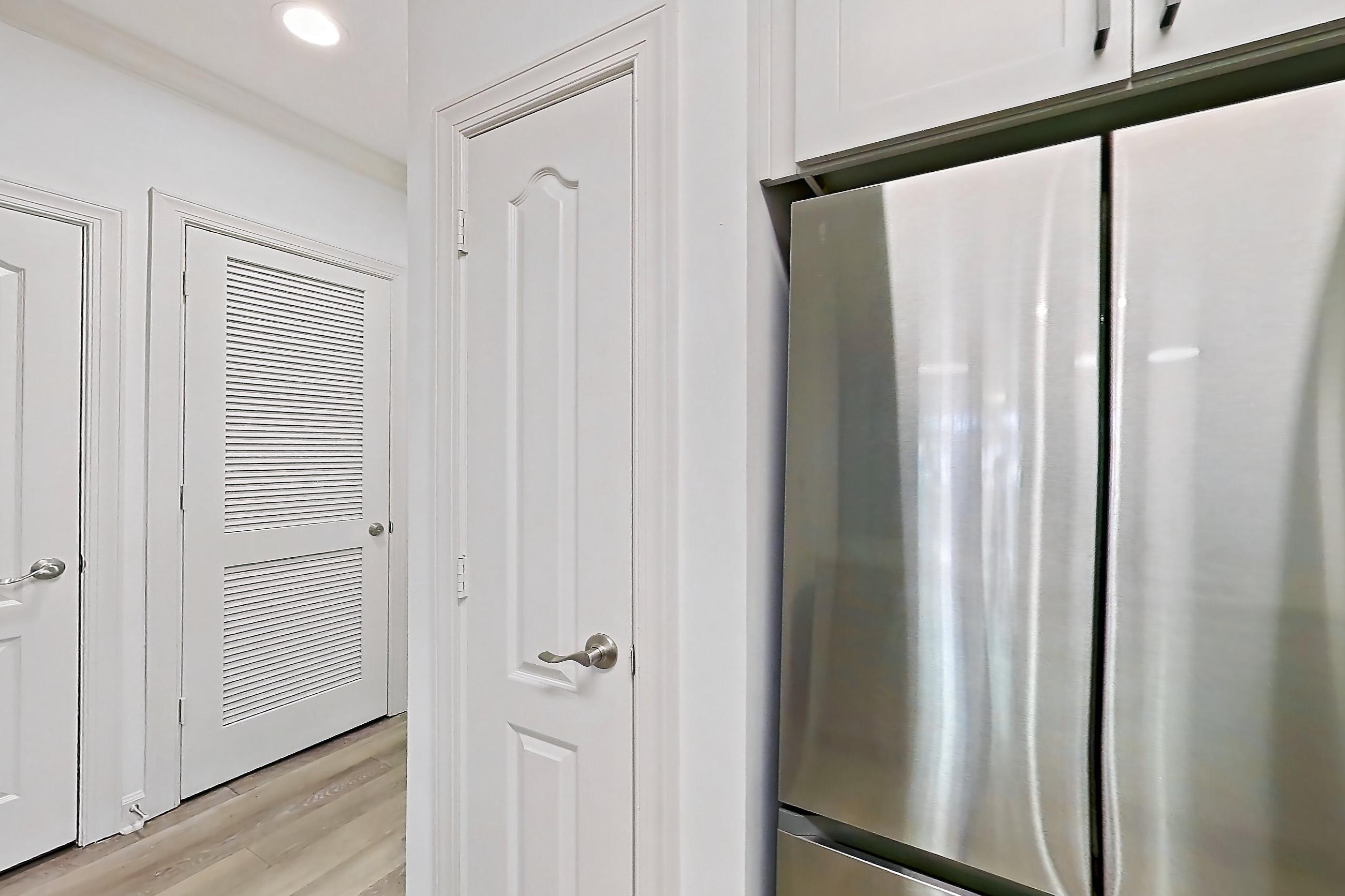 Kitchen in a A1R - Blackthorn floor plan apartment, representative of Apartment 1323 at Cortland Oleander