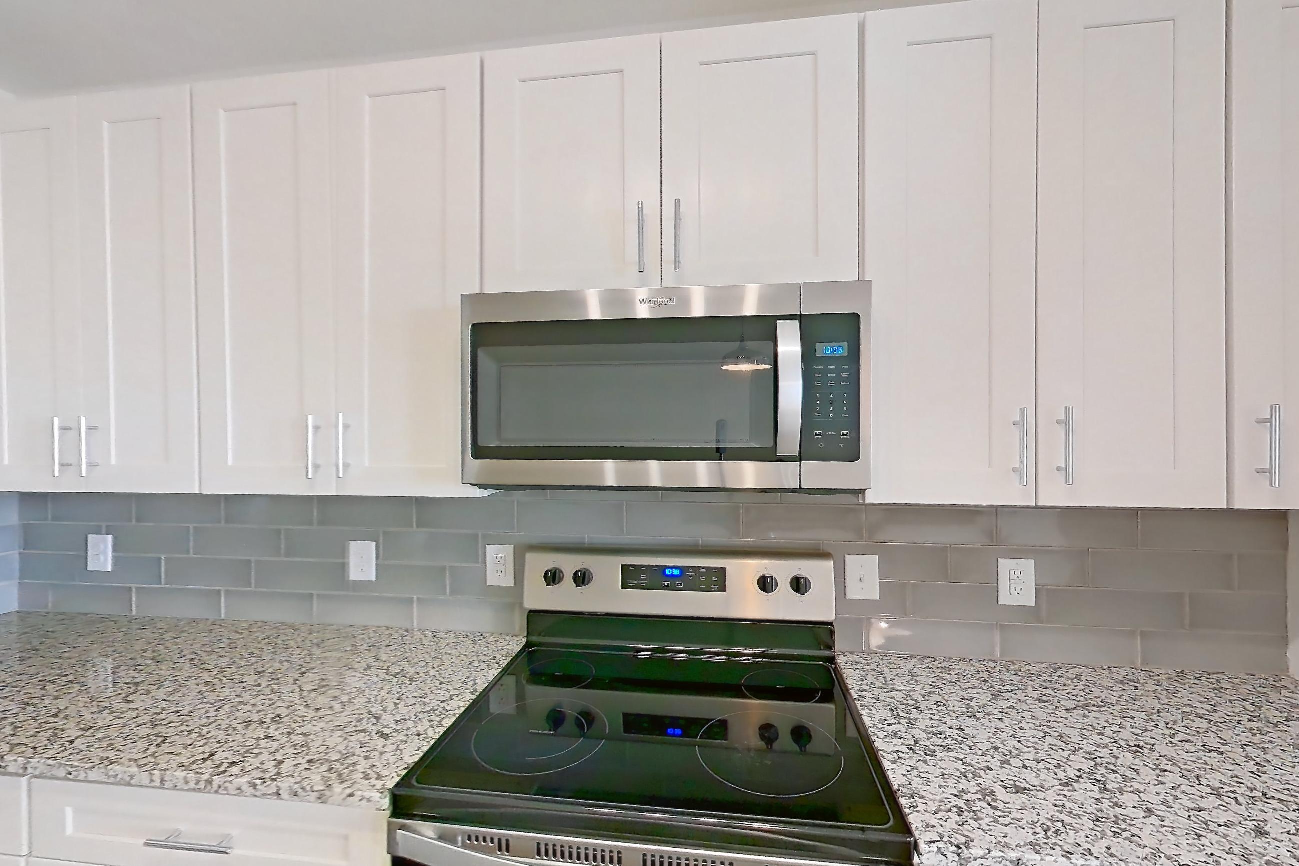 Kitchen, Apartment 4-212 at Cortland Wren Northlake