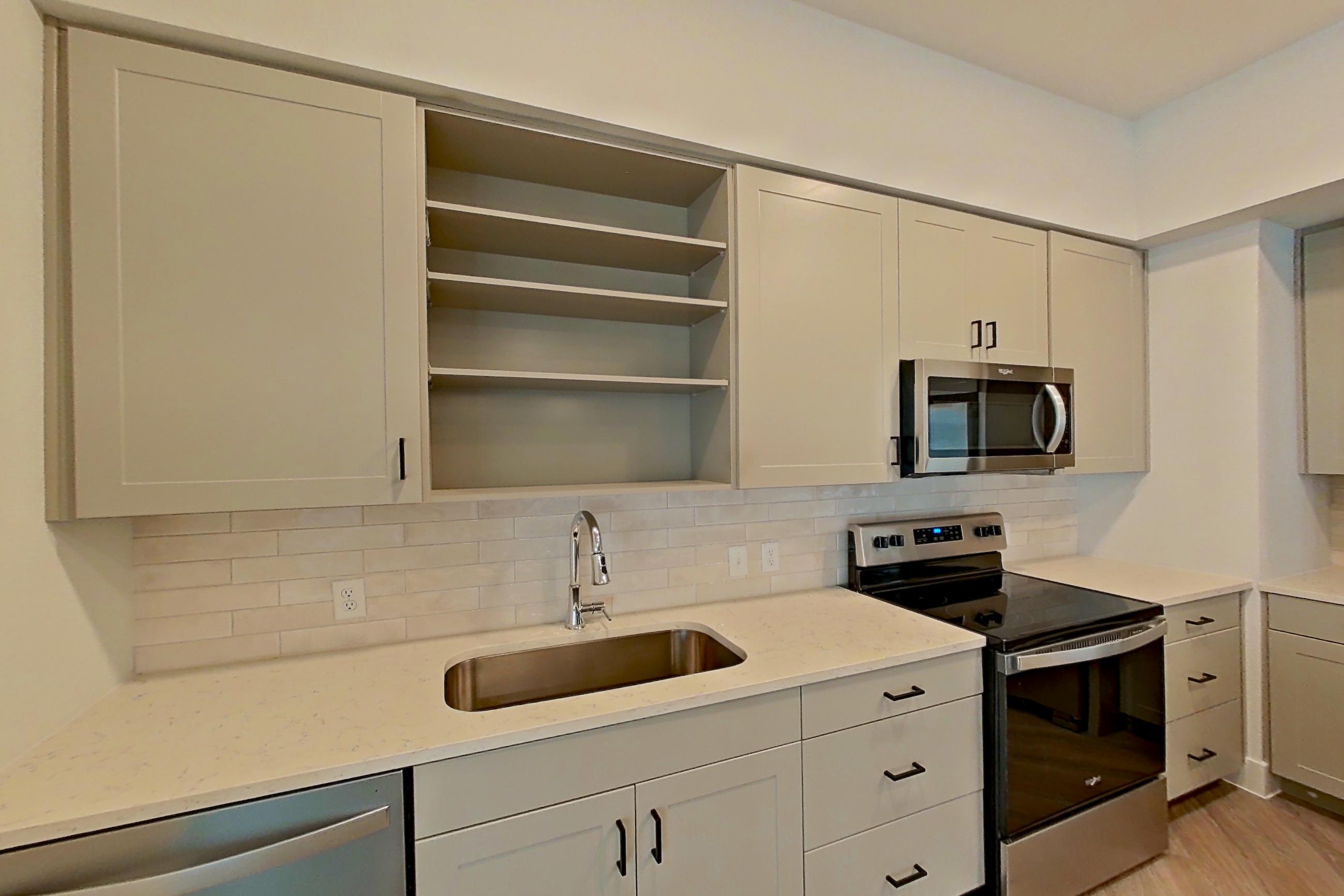 KITCHEN SIDE 2