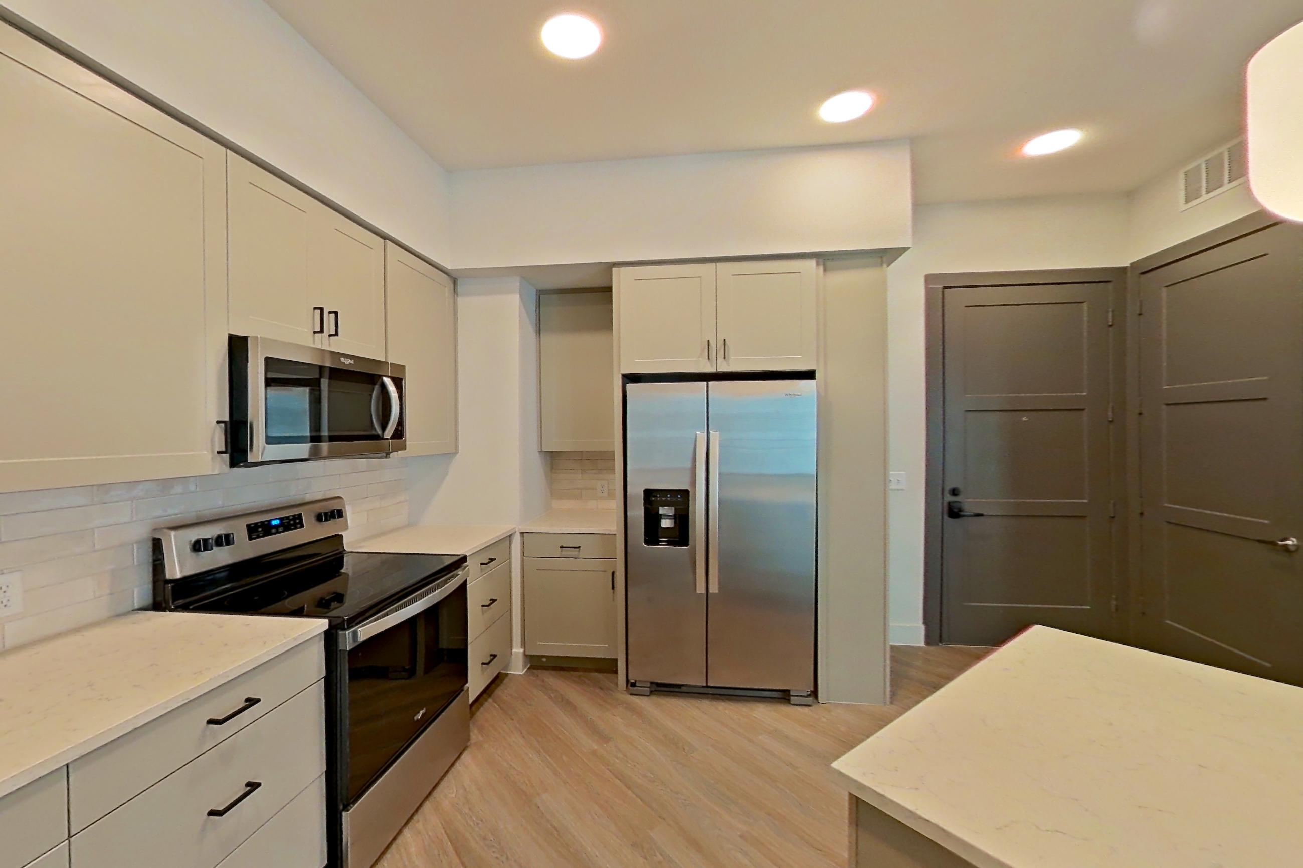 KITCHEN SIDE 2
