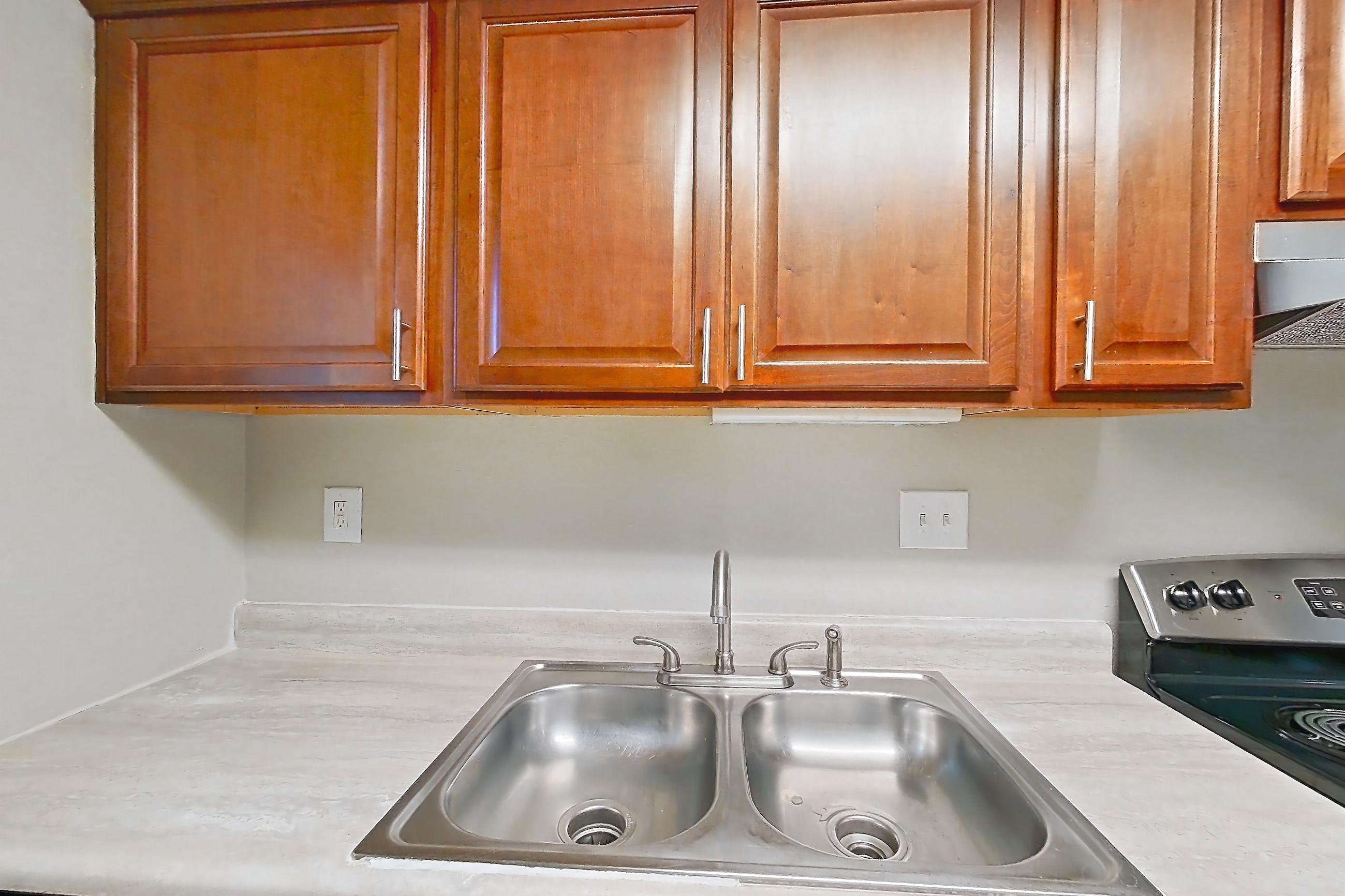 Kitchen, Apartment H1513T at The Legacy at Druid Hills