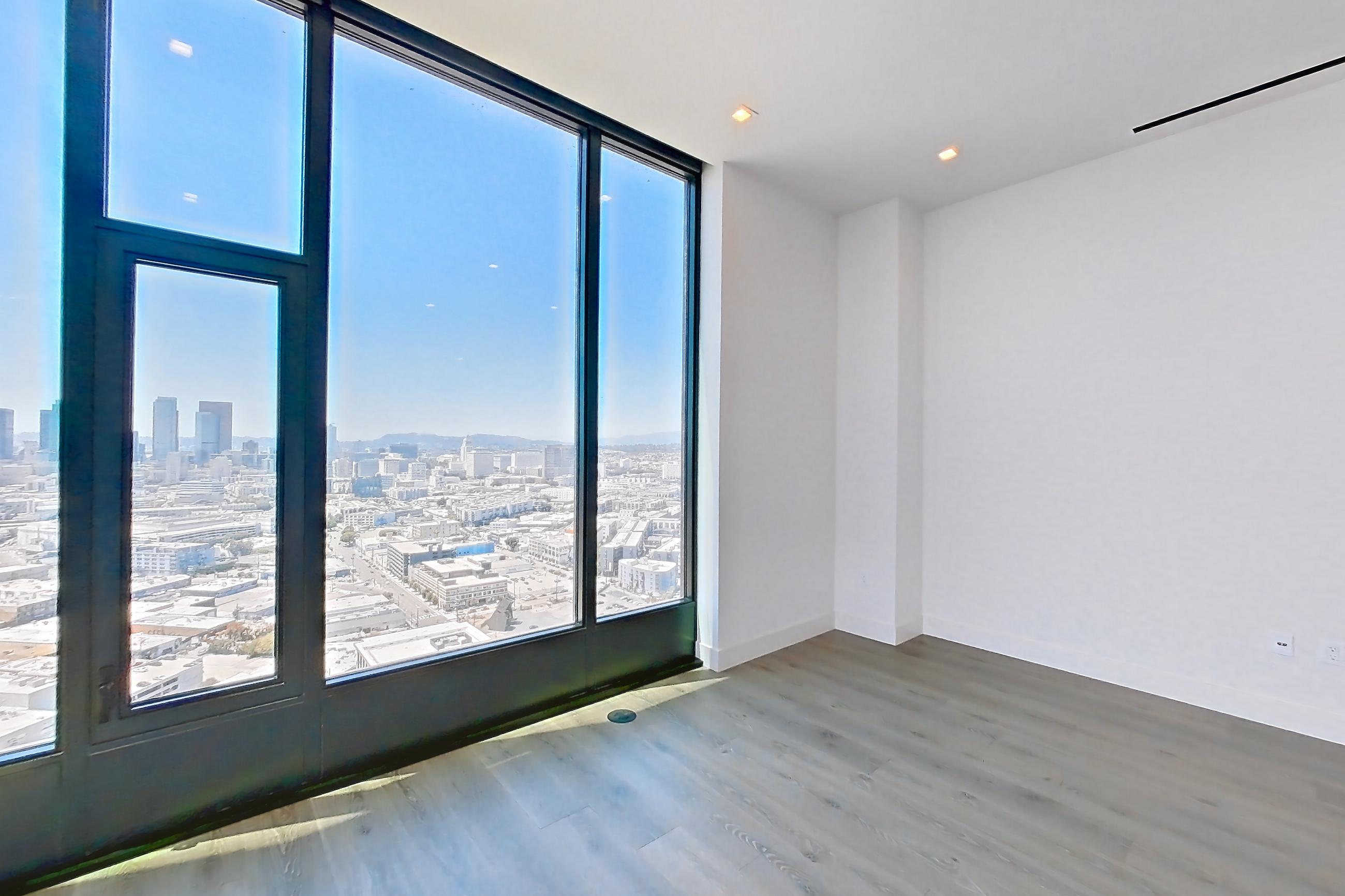 Living room with city view, Apartment PH01 at Alloy