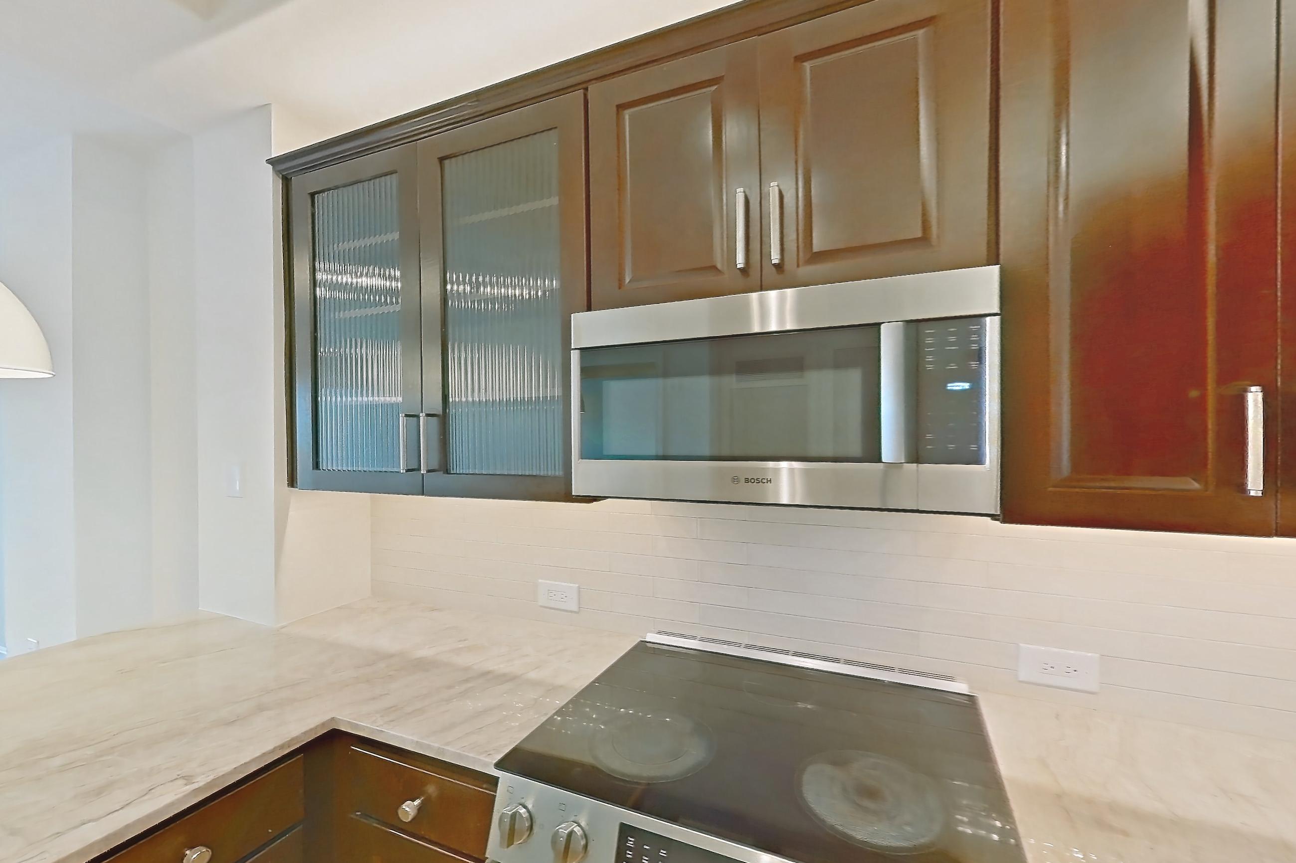 Kitchen in a A5R - Lamar floor plan apartment, representative of Apartment 805 at Cortland on McKinney