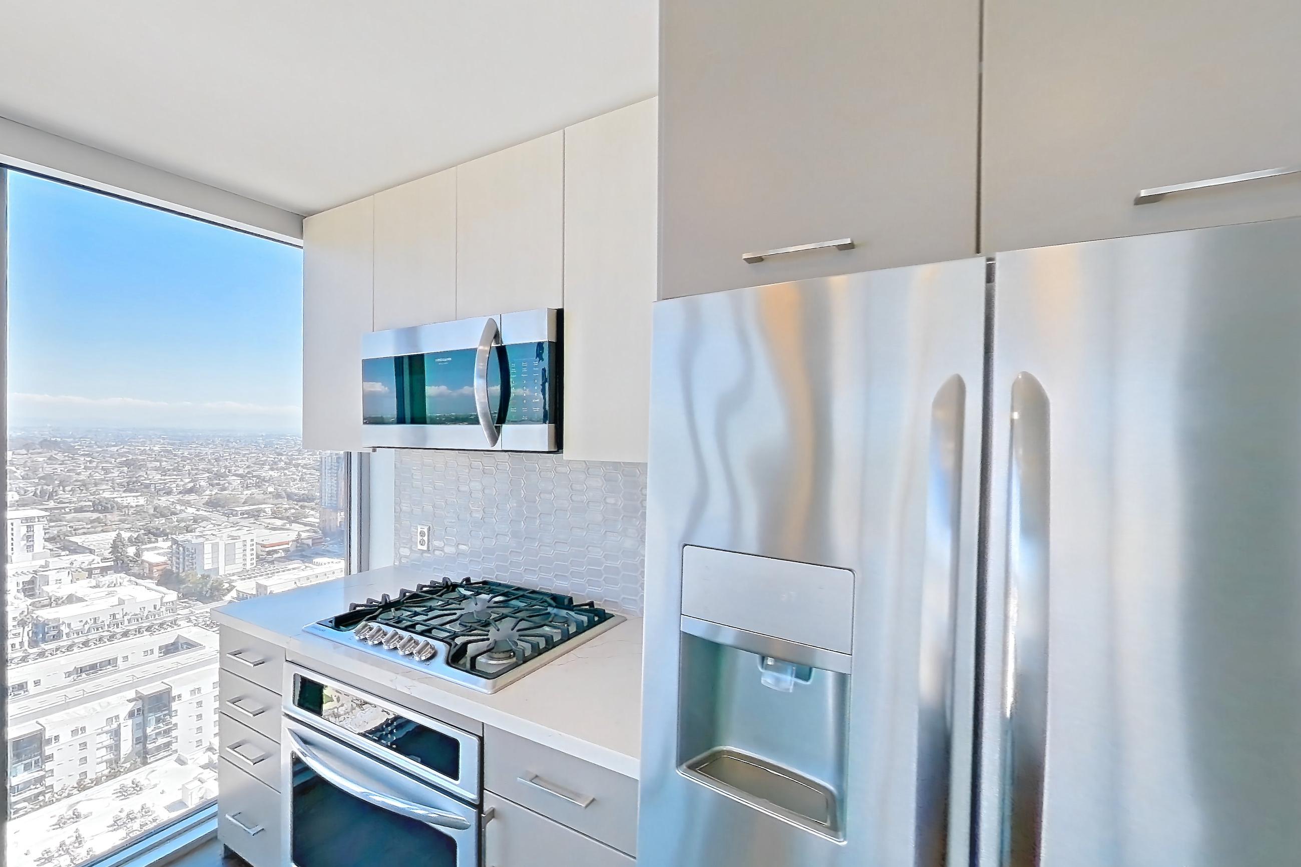 Kitchen in Apartment 0-2814 at Merian, 2K floor plan
