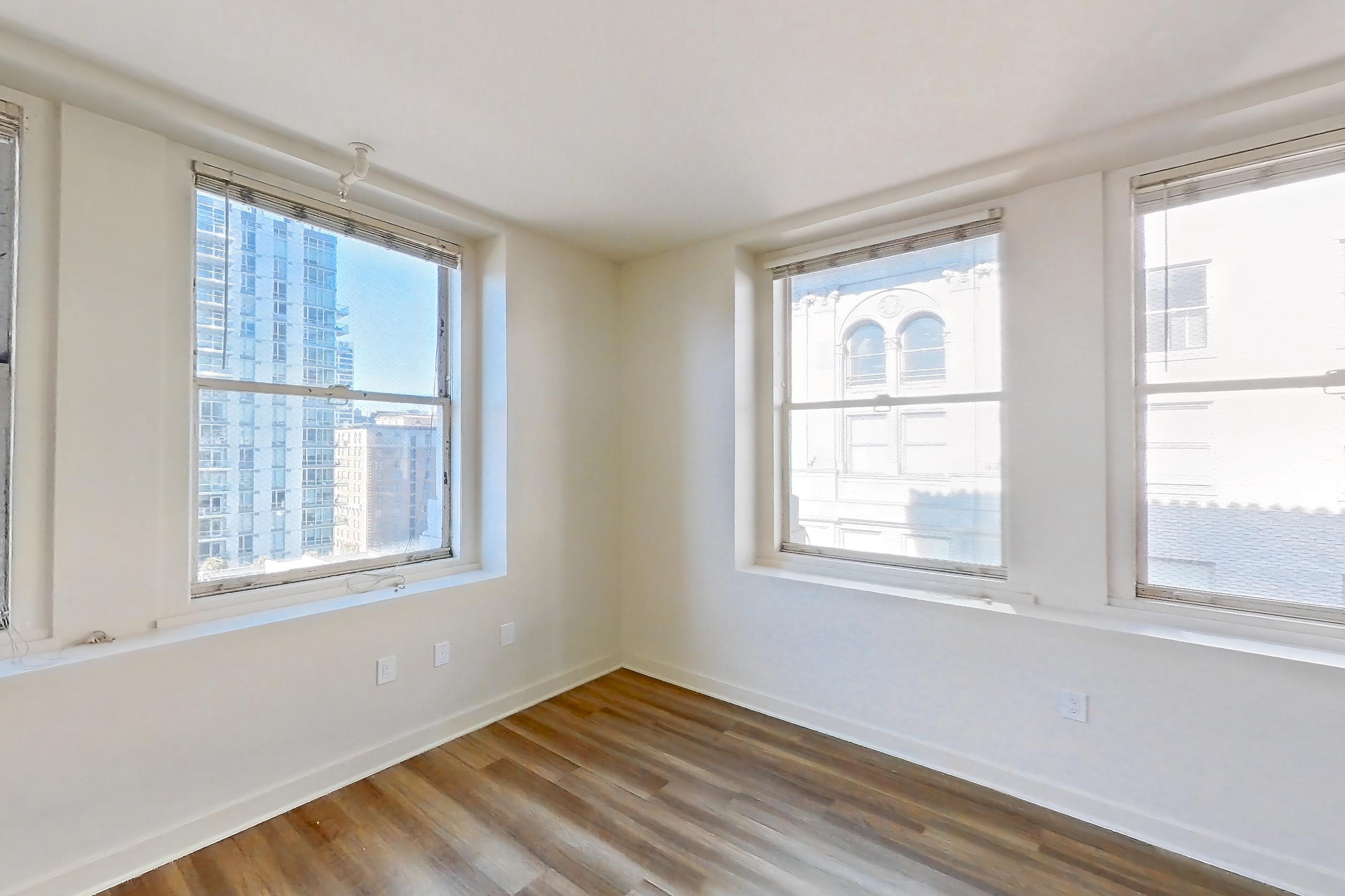 Living room in Apartment 00-1132 at Metro 417, 1V floor plan