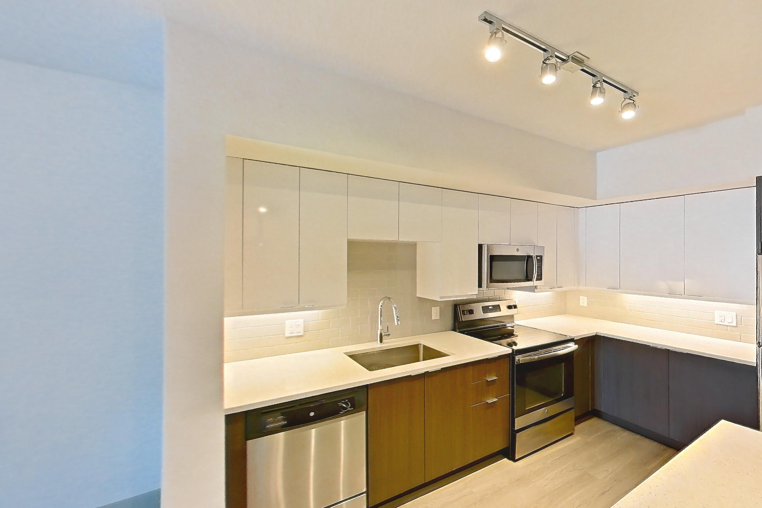 KITCHEN ISLAND CORNER