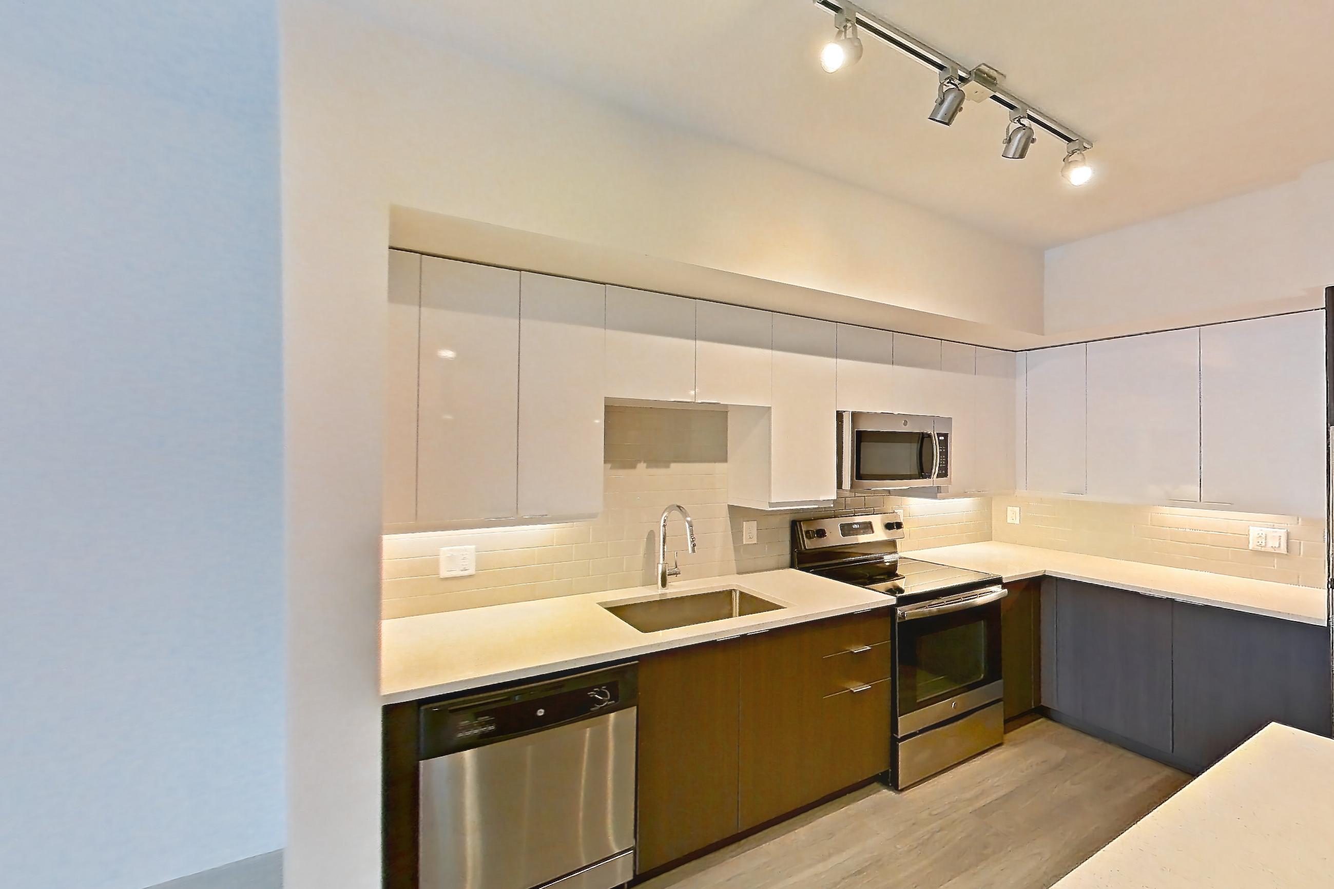 KITCHEN ISLAND CORNER