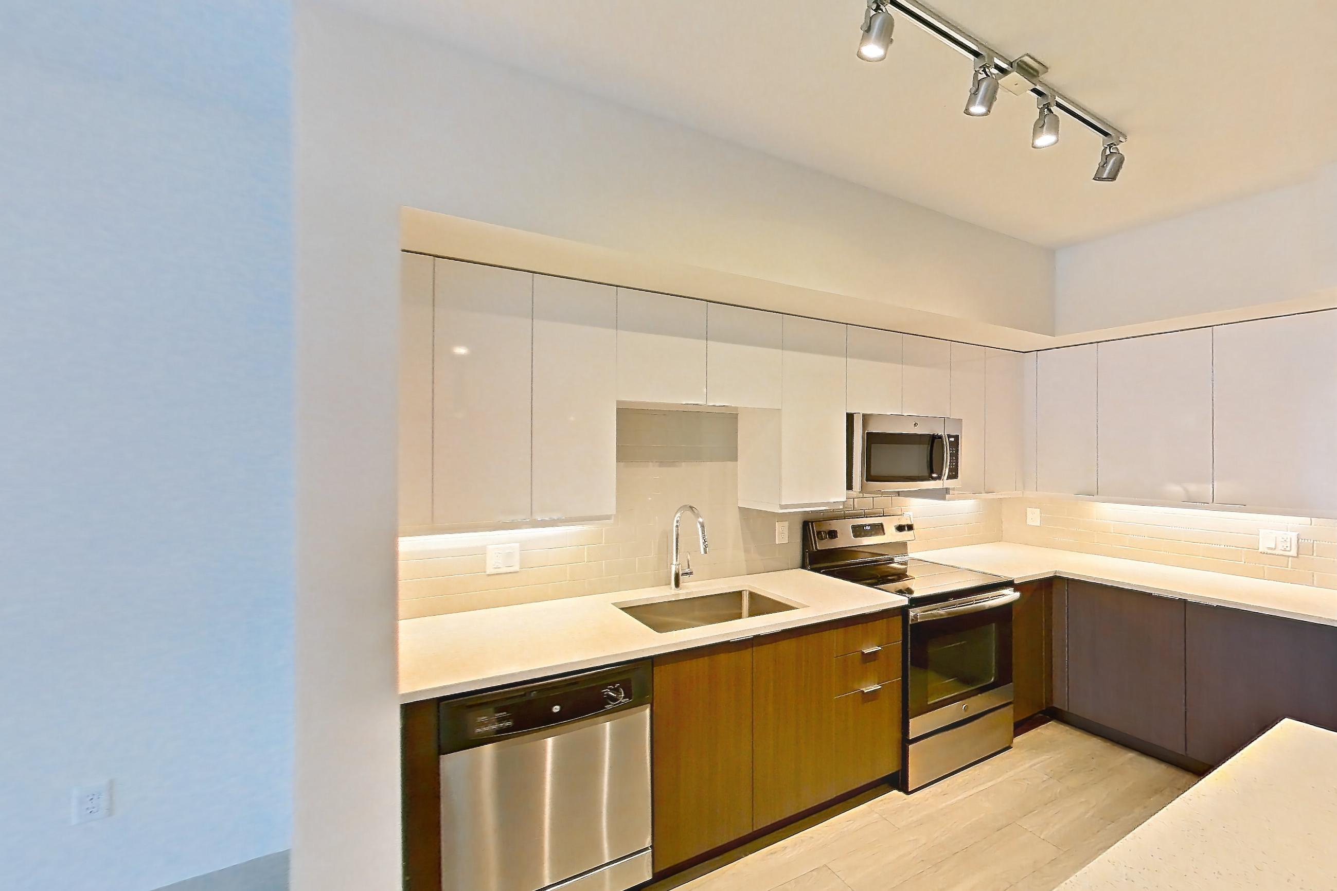 KITCHEN ISLAND CORNER