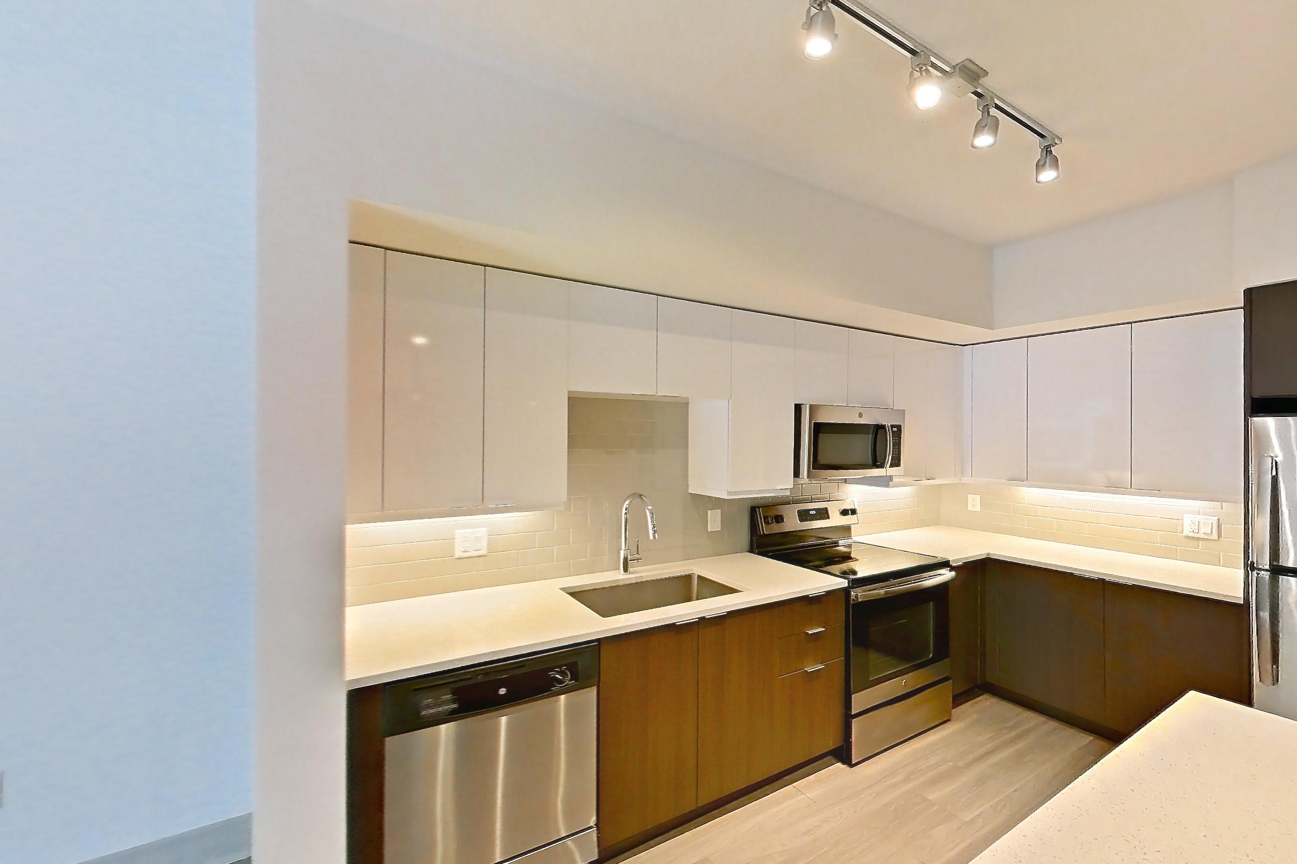 KITCHEN ISLAND CORNER