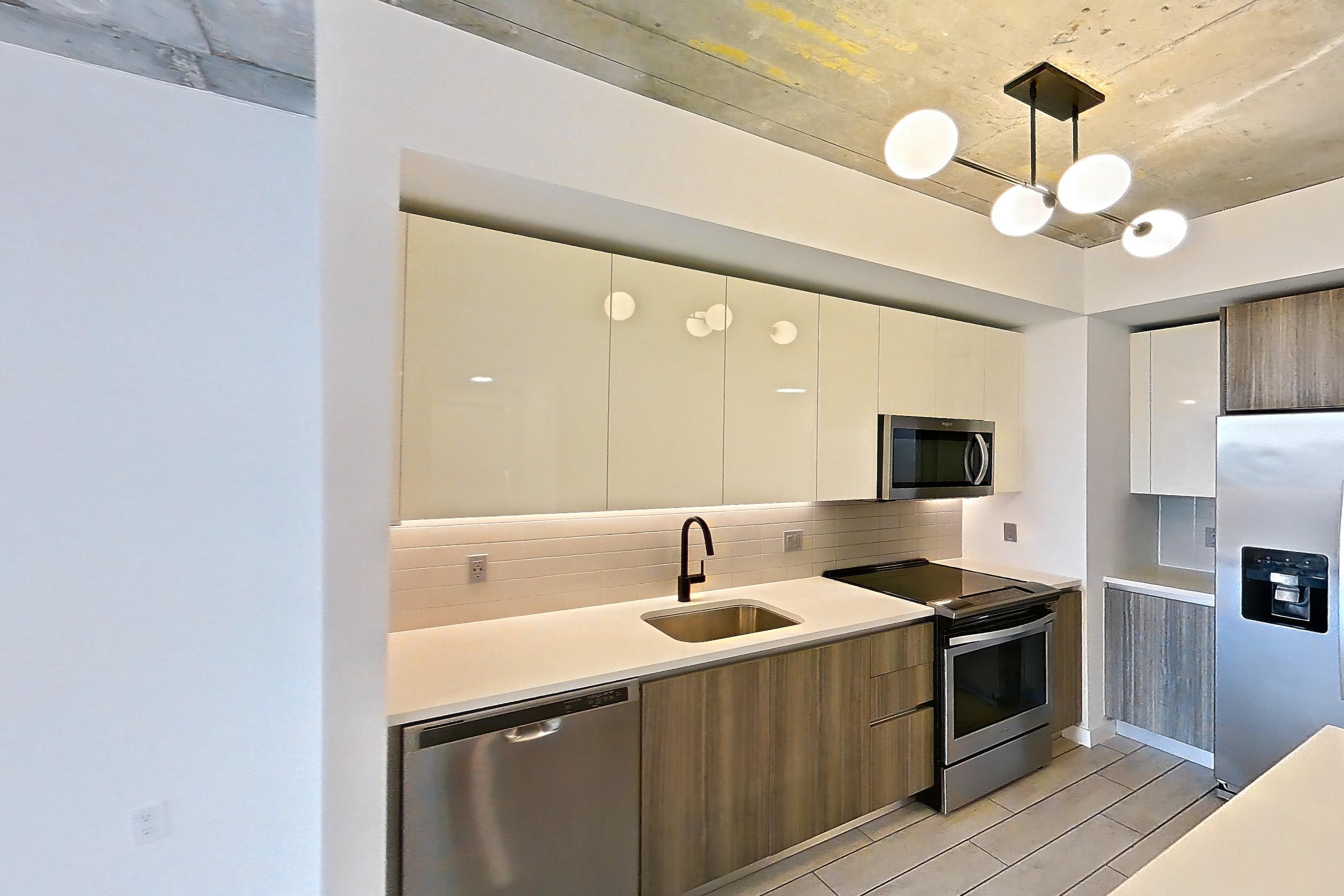 KITCHEN ISLAND CORNER