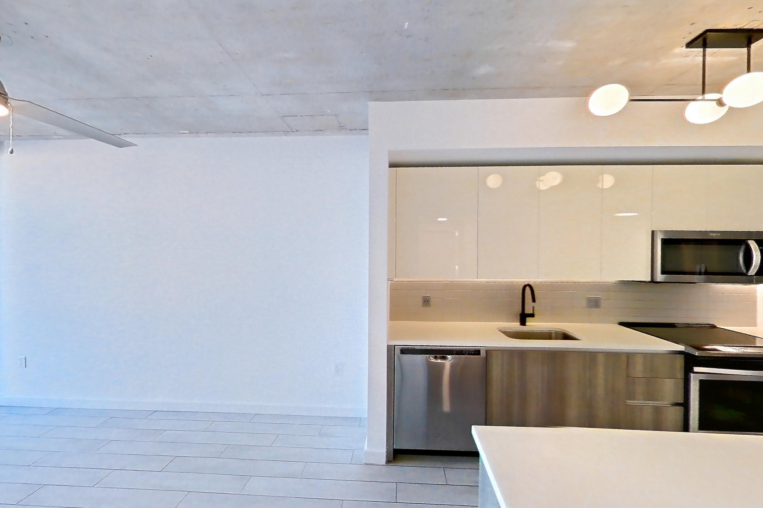 KITCHEN ISLAND CORNER
