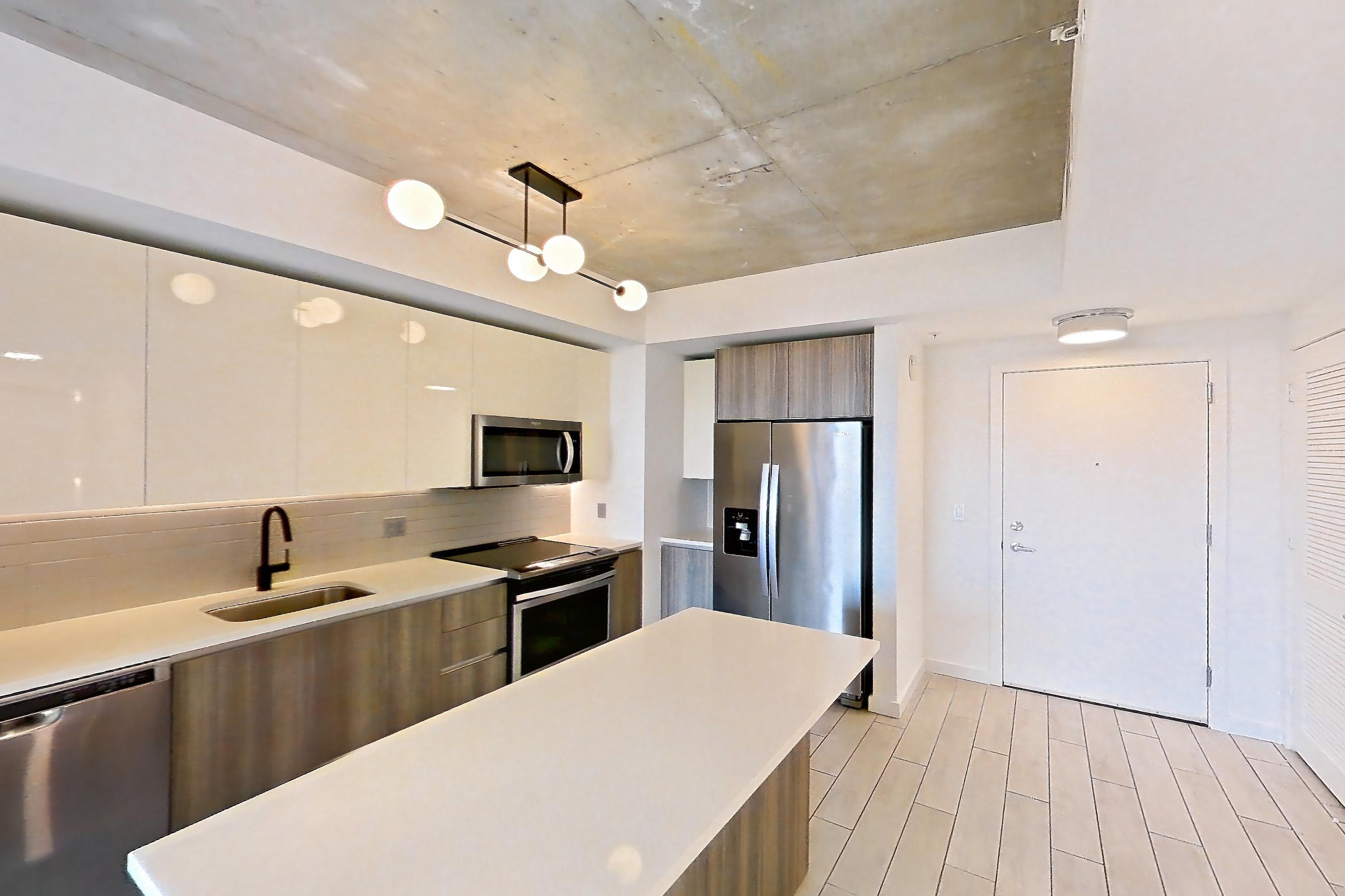 KITCHEN ISLAND CORNER