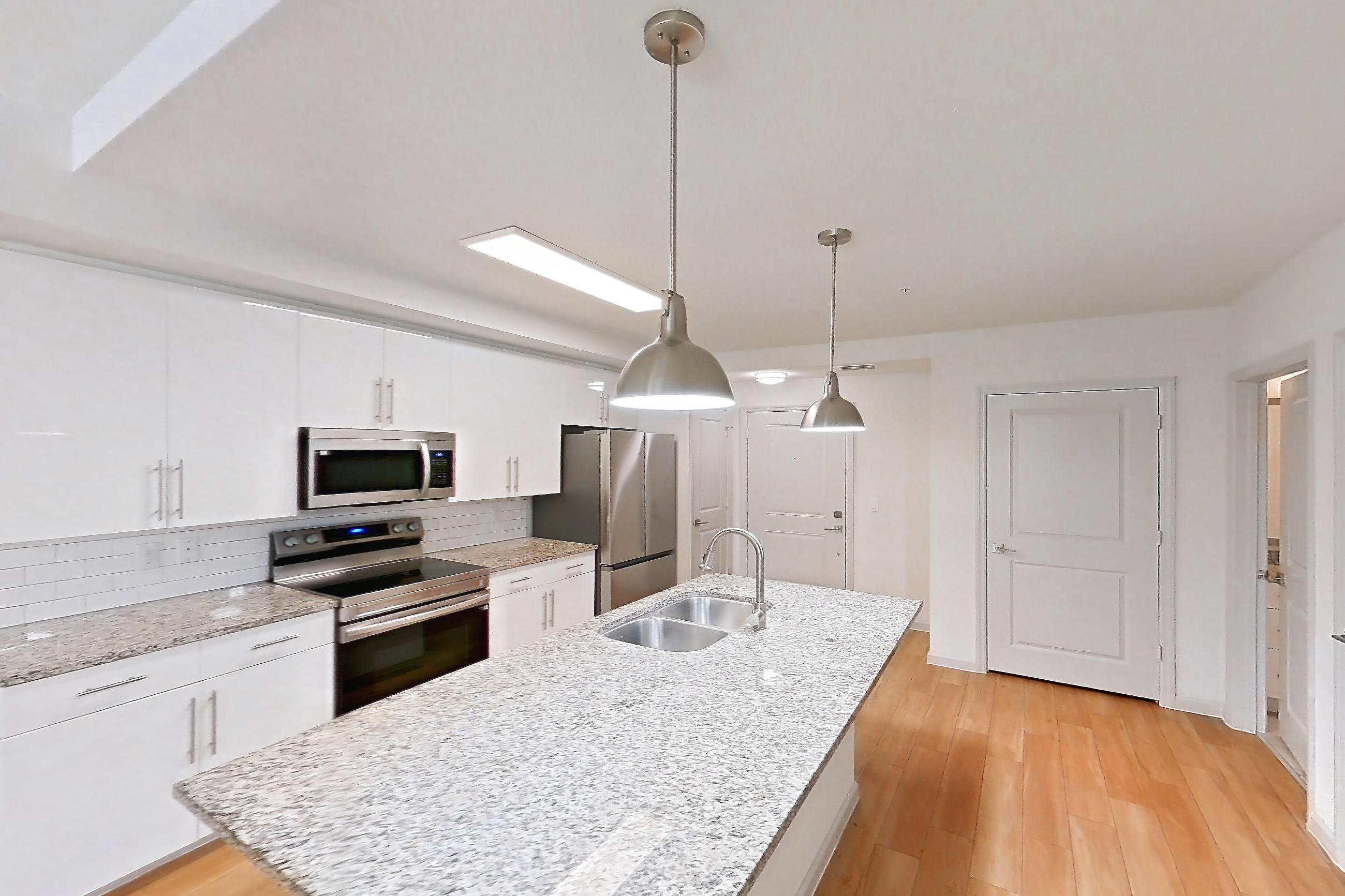 KITCHEN ISLAND CORNER 2
