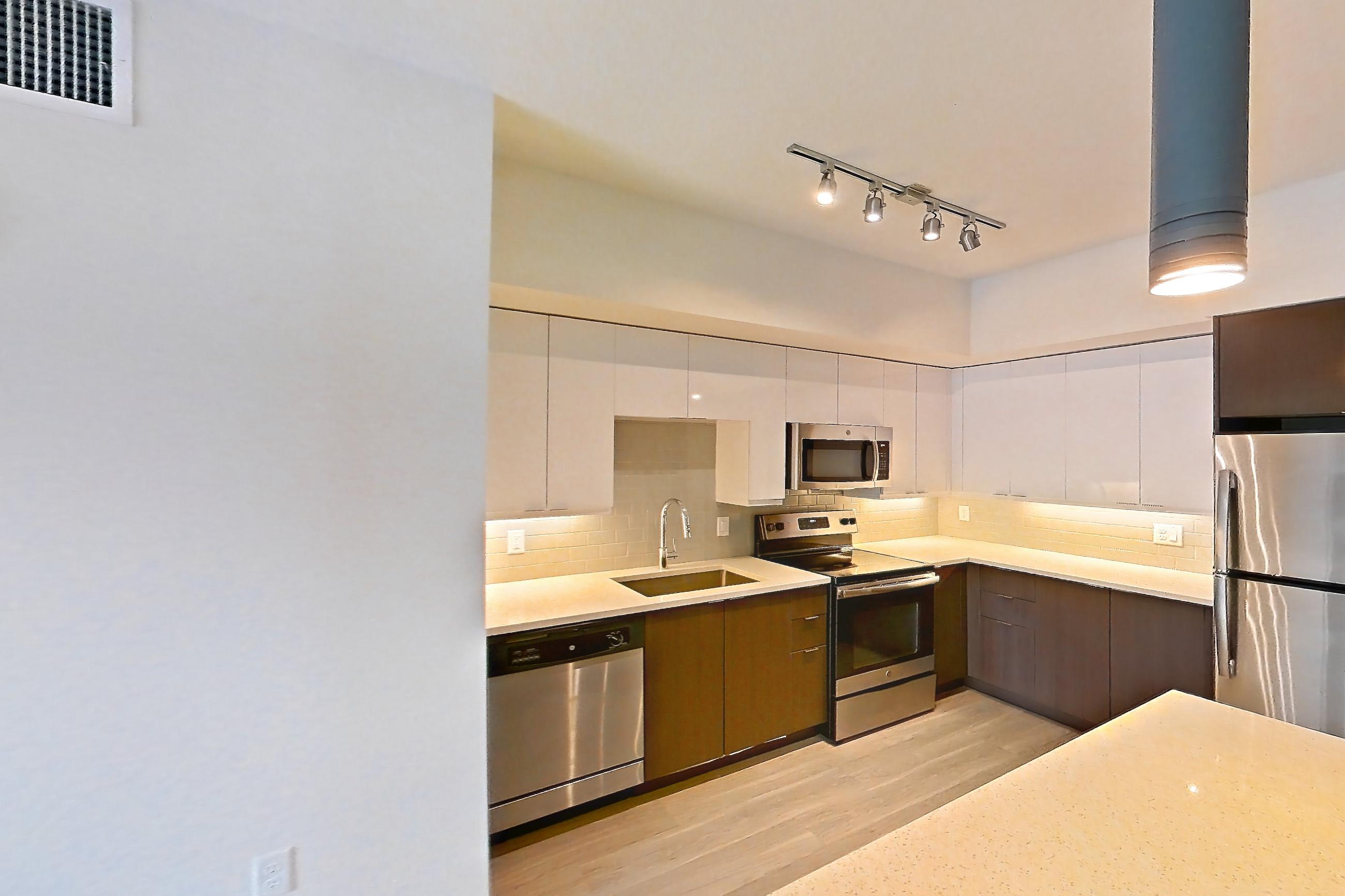 KITCHEN ISLAND CORNER