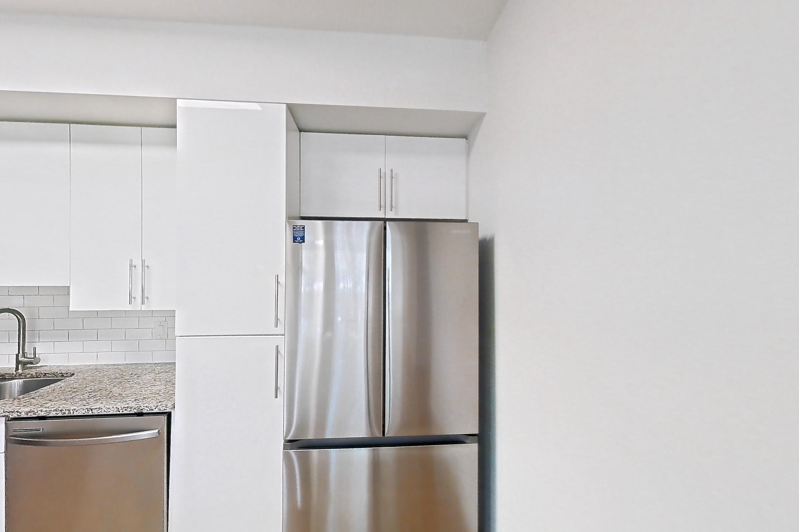 KITCHEN FRIDGE SIDE