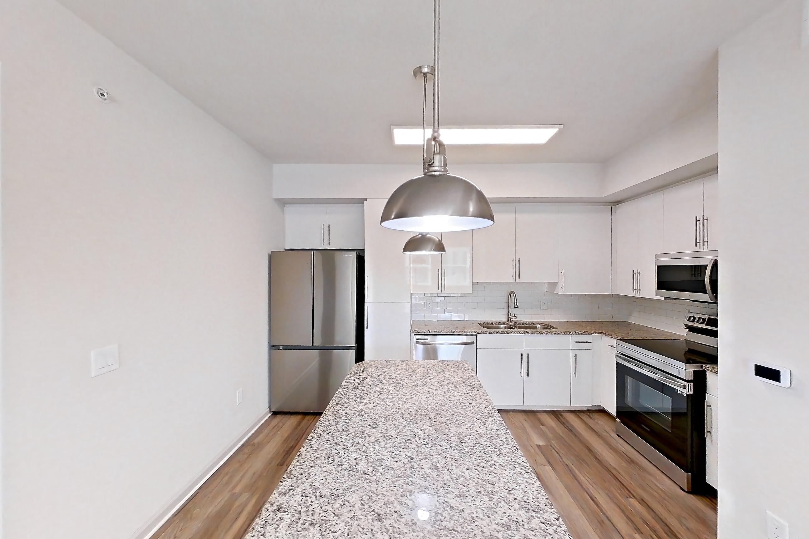 KITCHEN ISLAND CORNER