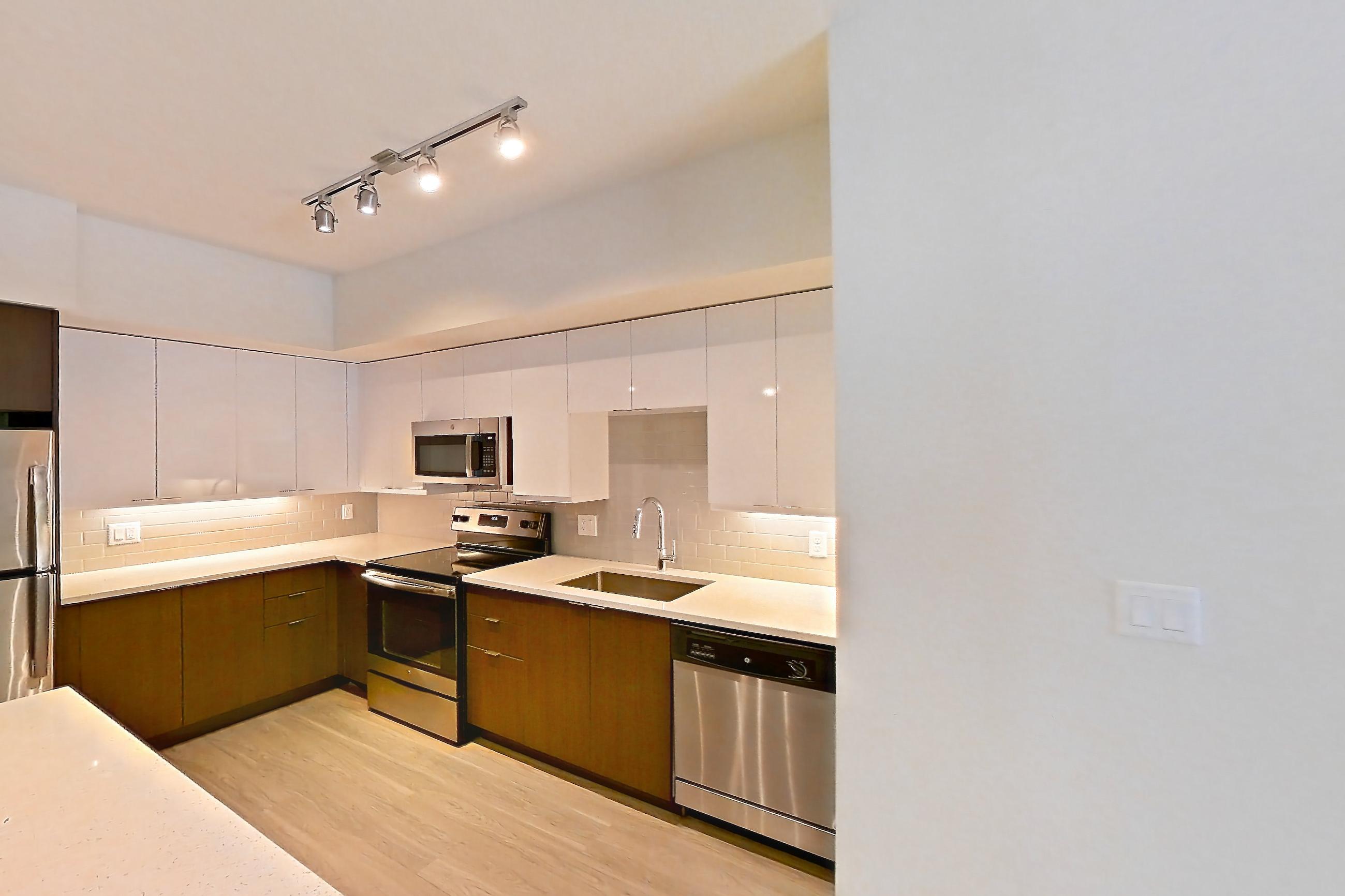 KITCHEN ISLAND CORNER (representative of this floor plan)