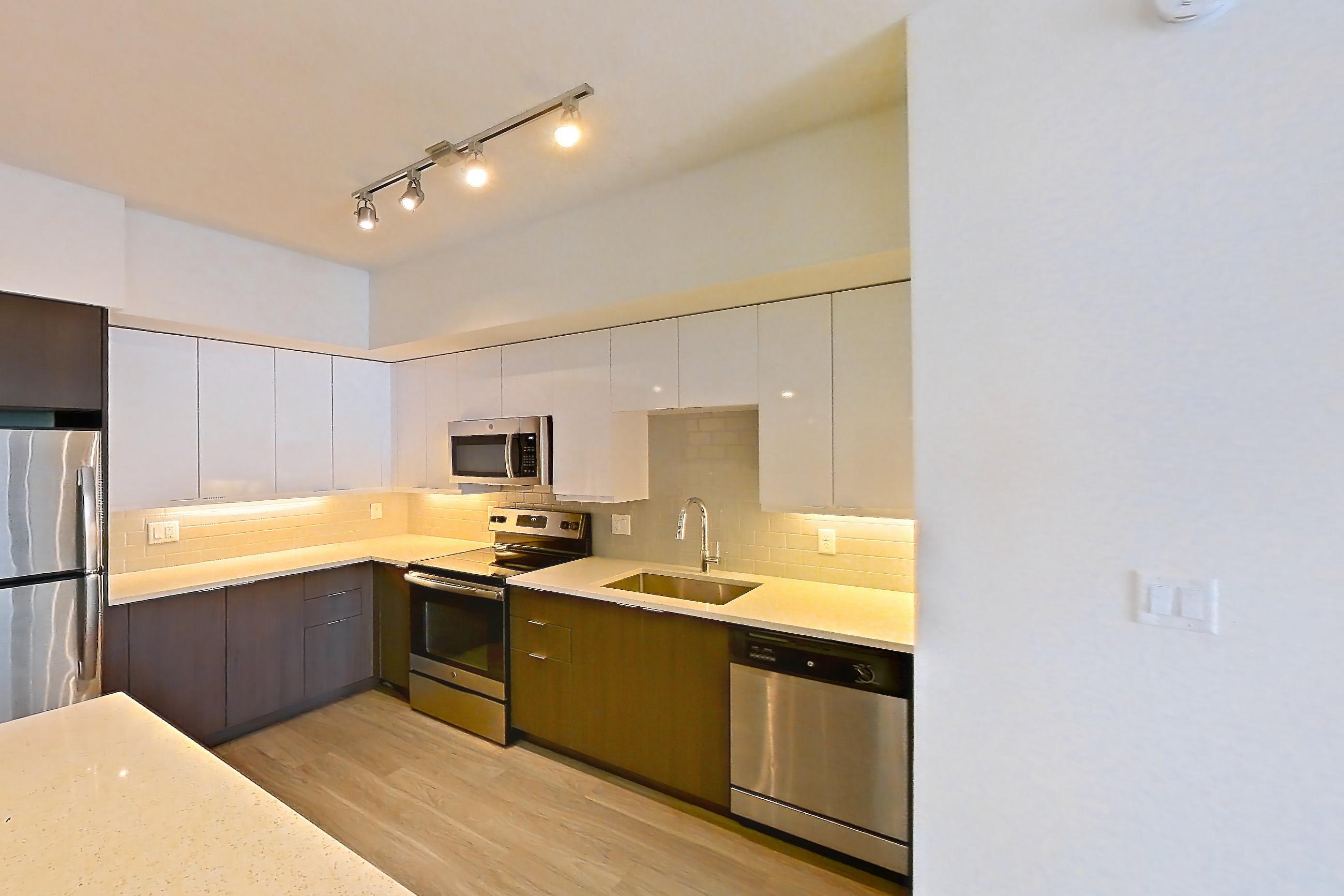KITCHEN ISLAND CORNER
