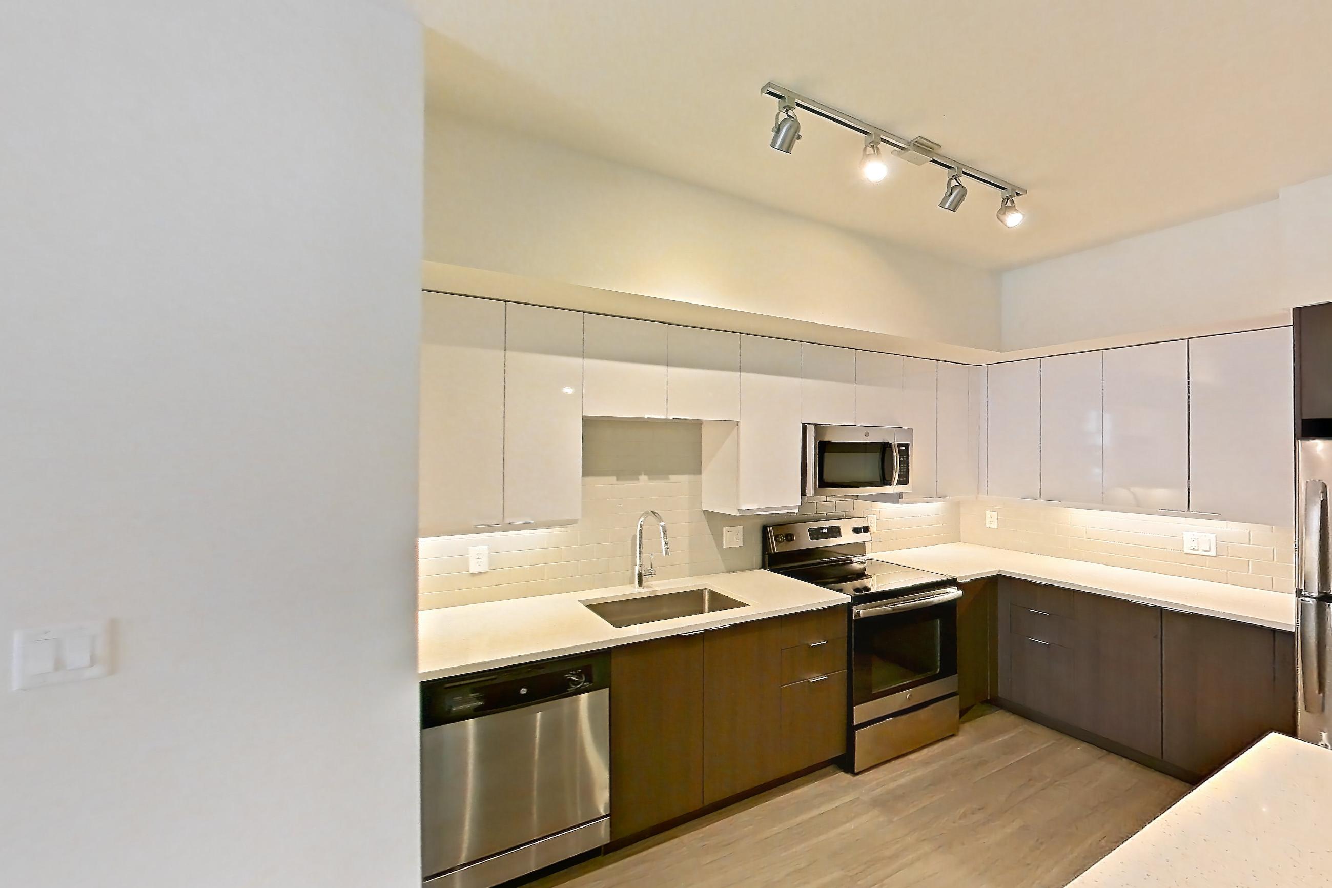 KITCHEN ISLAND CORNER