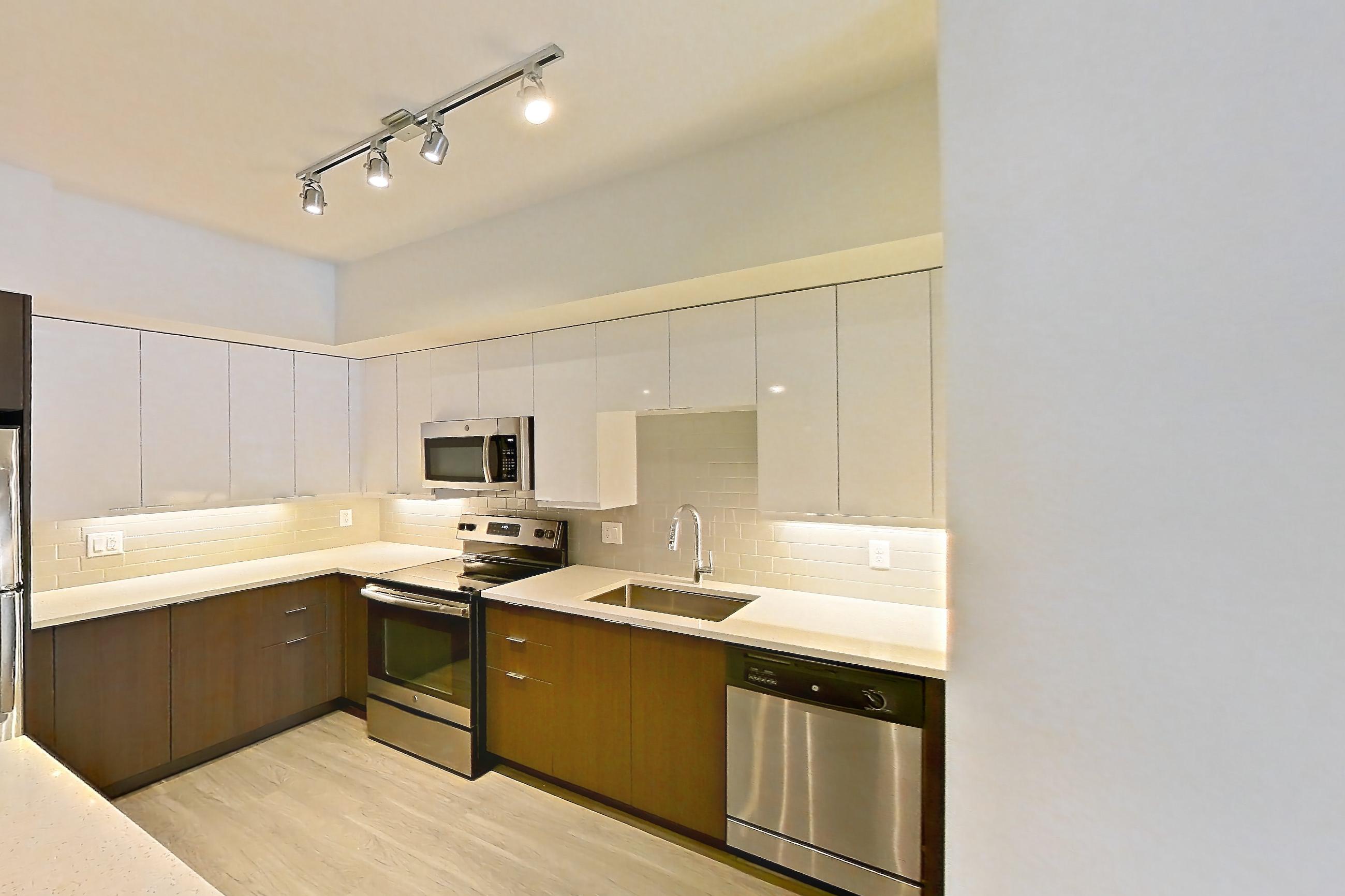 KITCHEN ISLAND CORNER