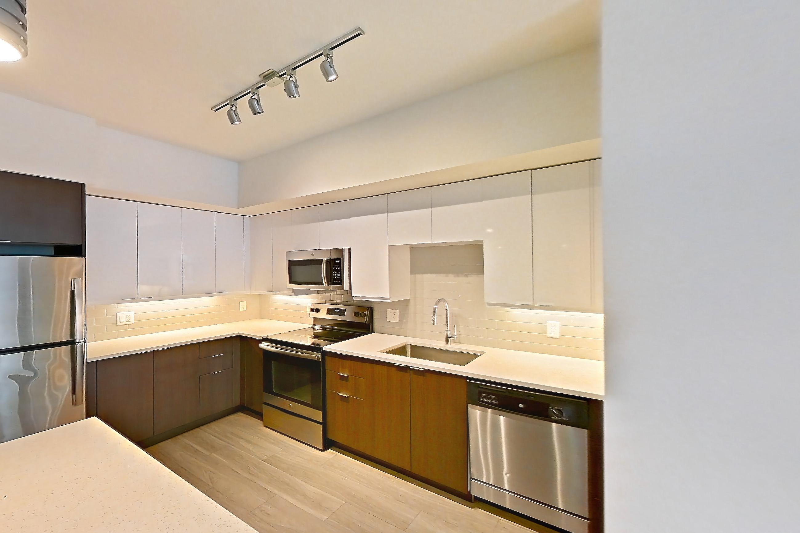 KITCHEN ISLAND CORNER