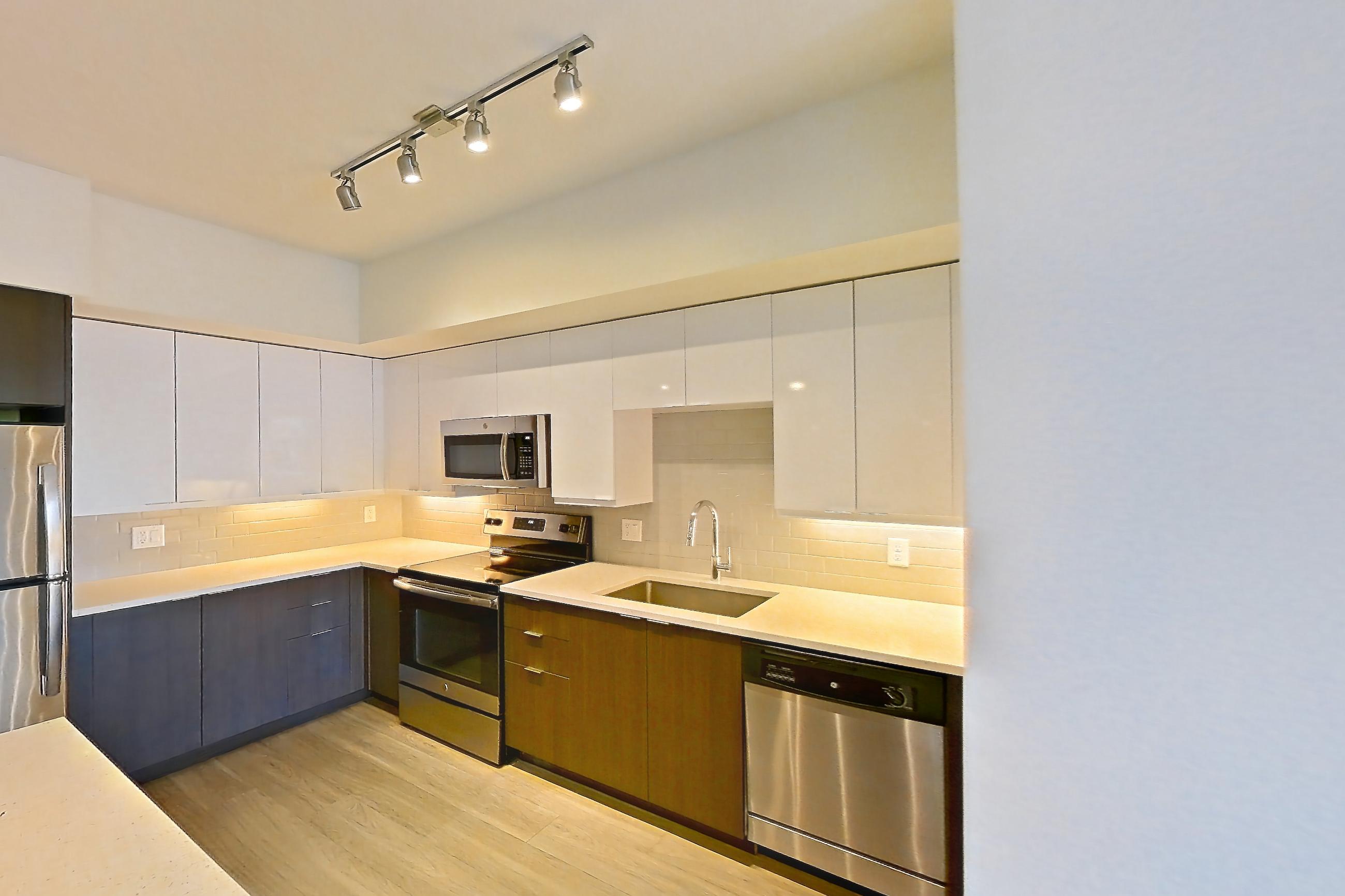 KITCHEN ISLAND CORNER