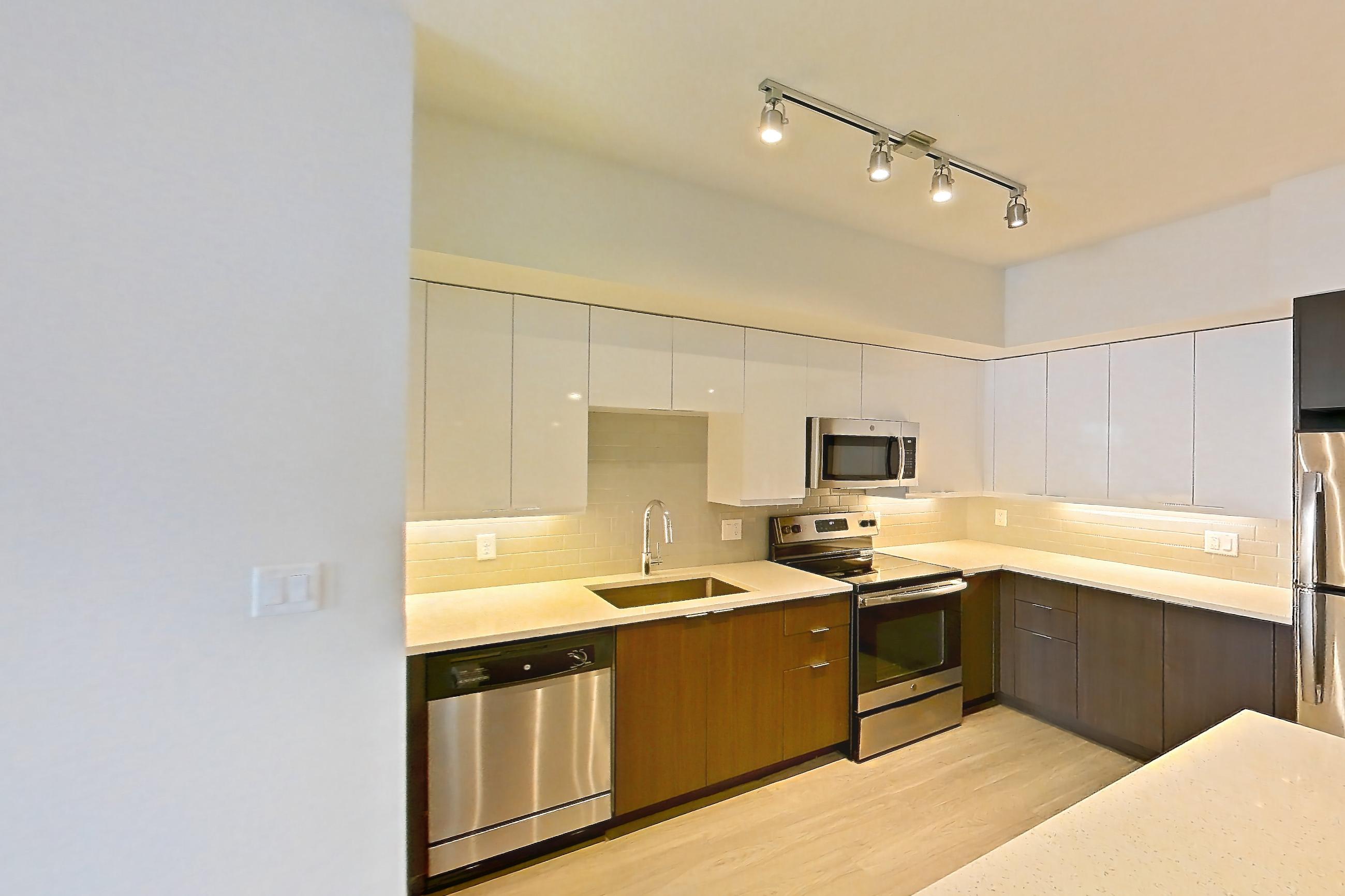 KITCHEN ISLAND CORNER