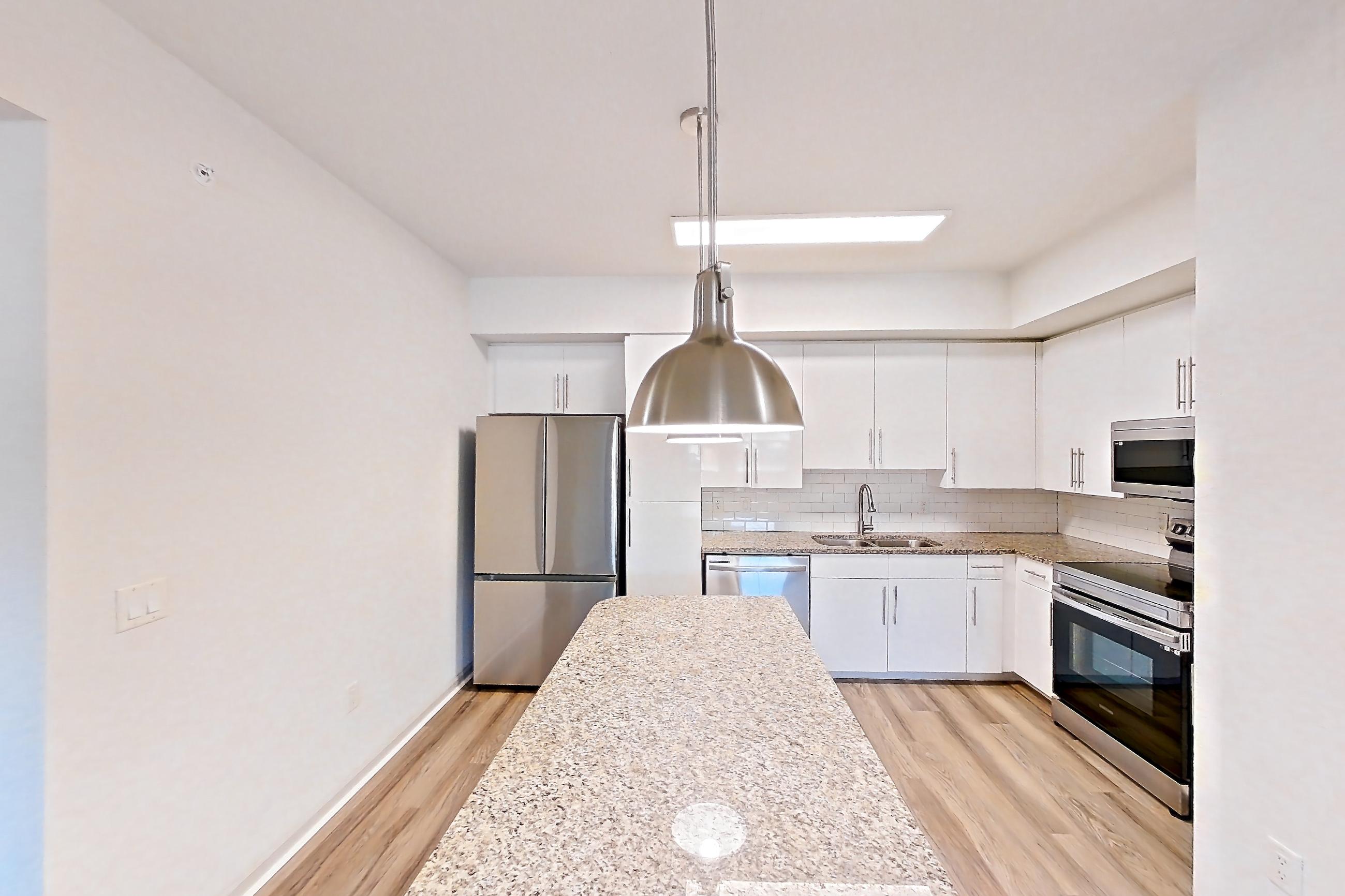 KITCHEN ISLAND CORNER