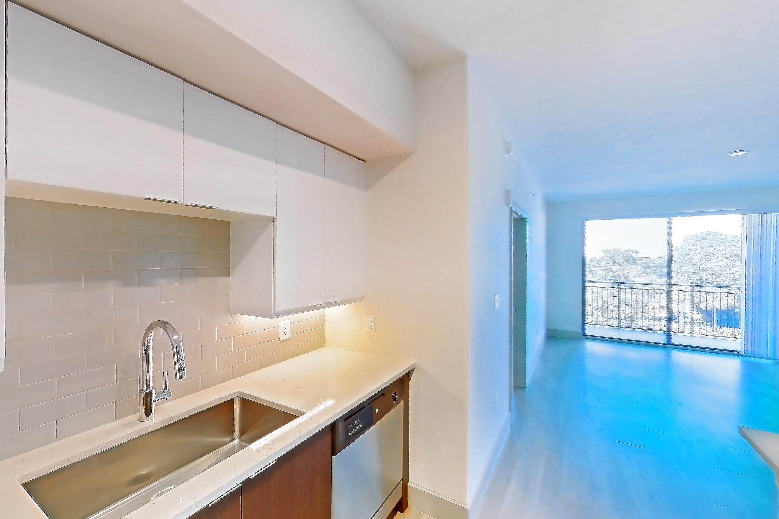 Kitchen in Apartment 3410 at Cortland Deerfield Station, B4 - Sambar floor plan