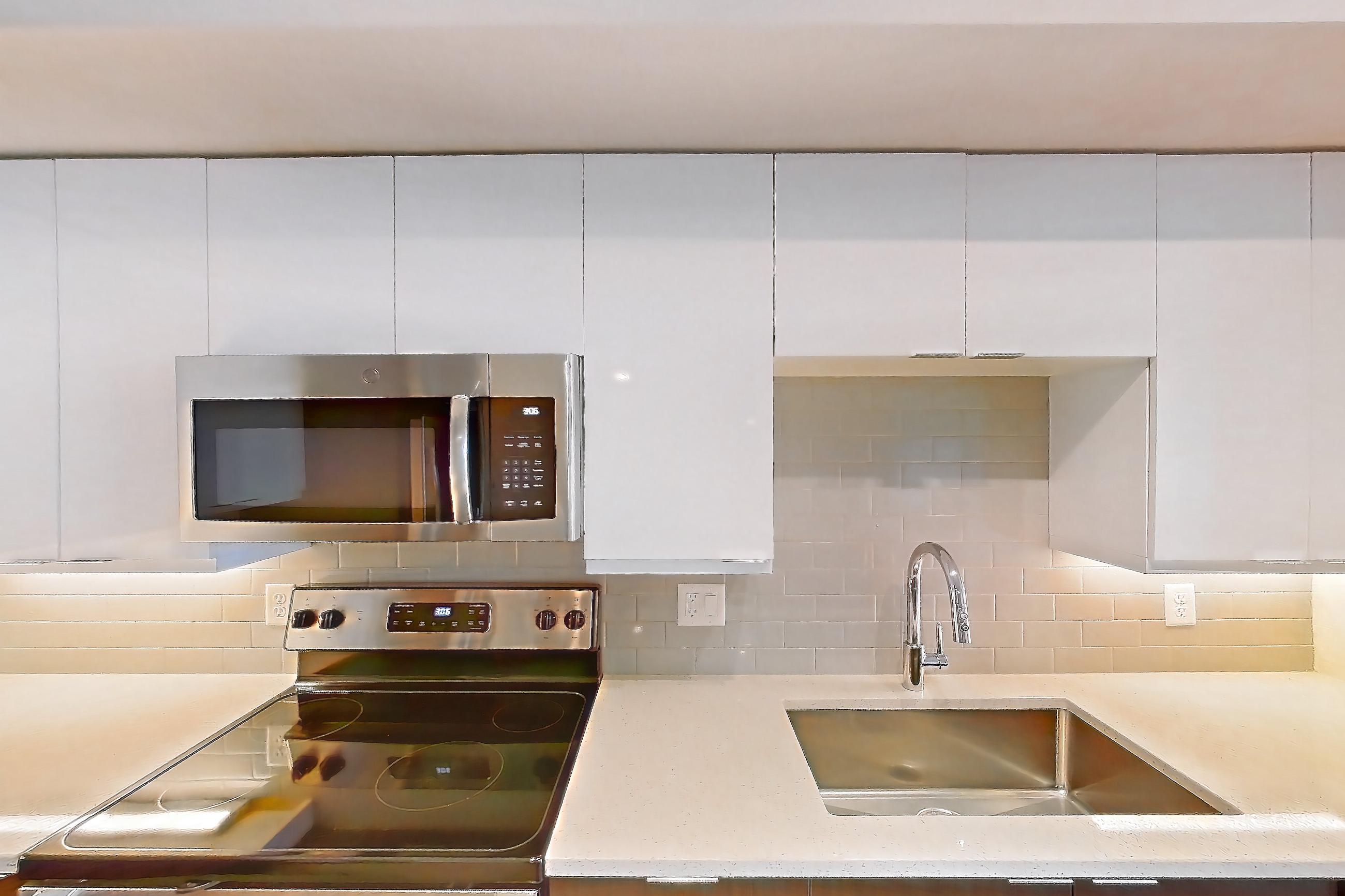 Kitchen in Apartment 3410 at Cortland Deerfield Station, B4 - Sambar floor plan