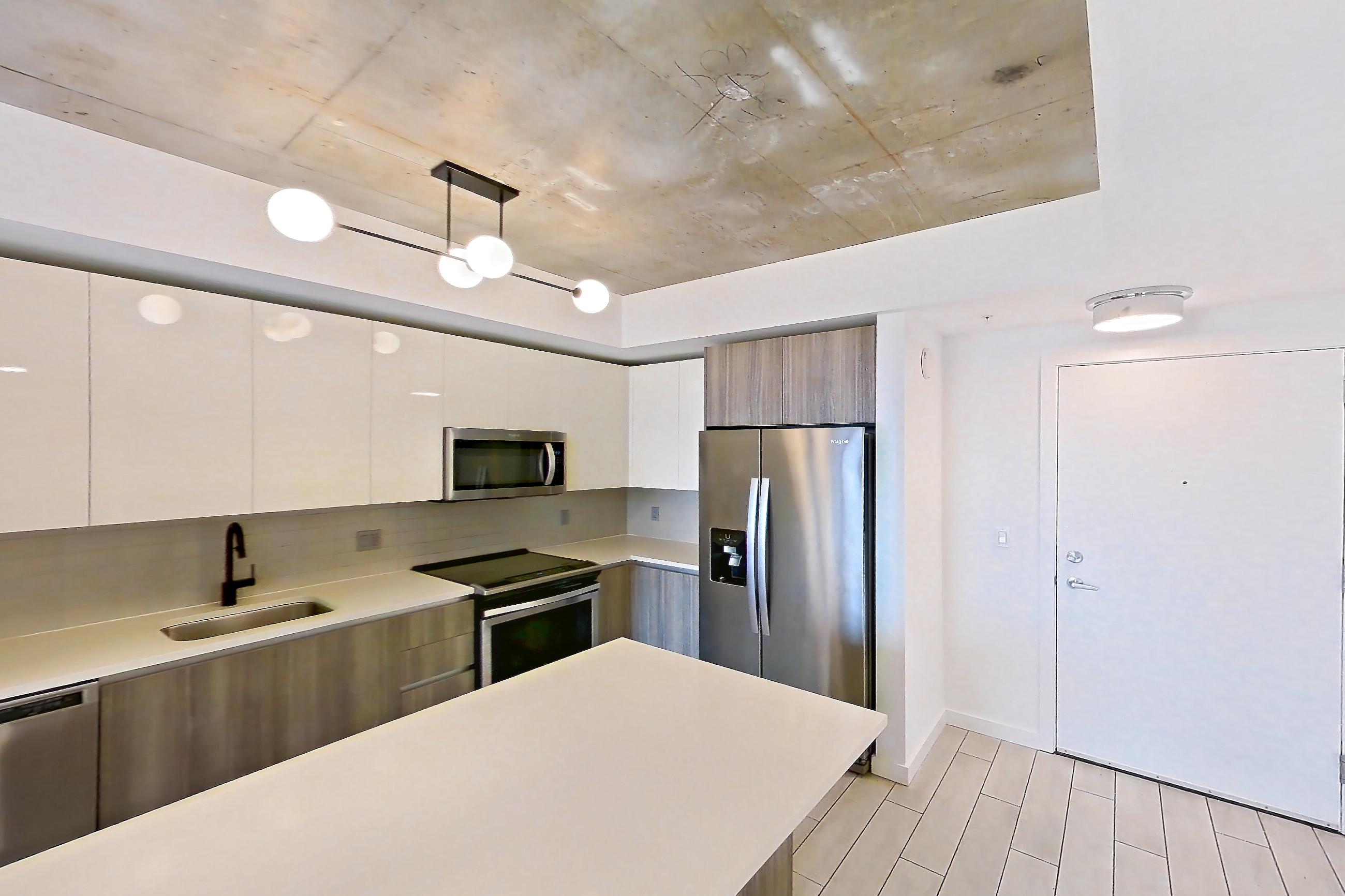 KITCHEN ISLAND CORNER