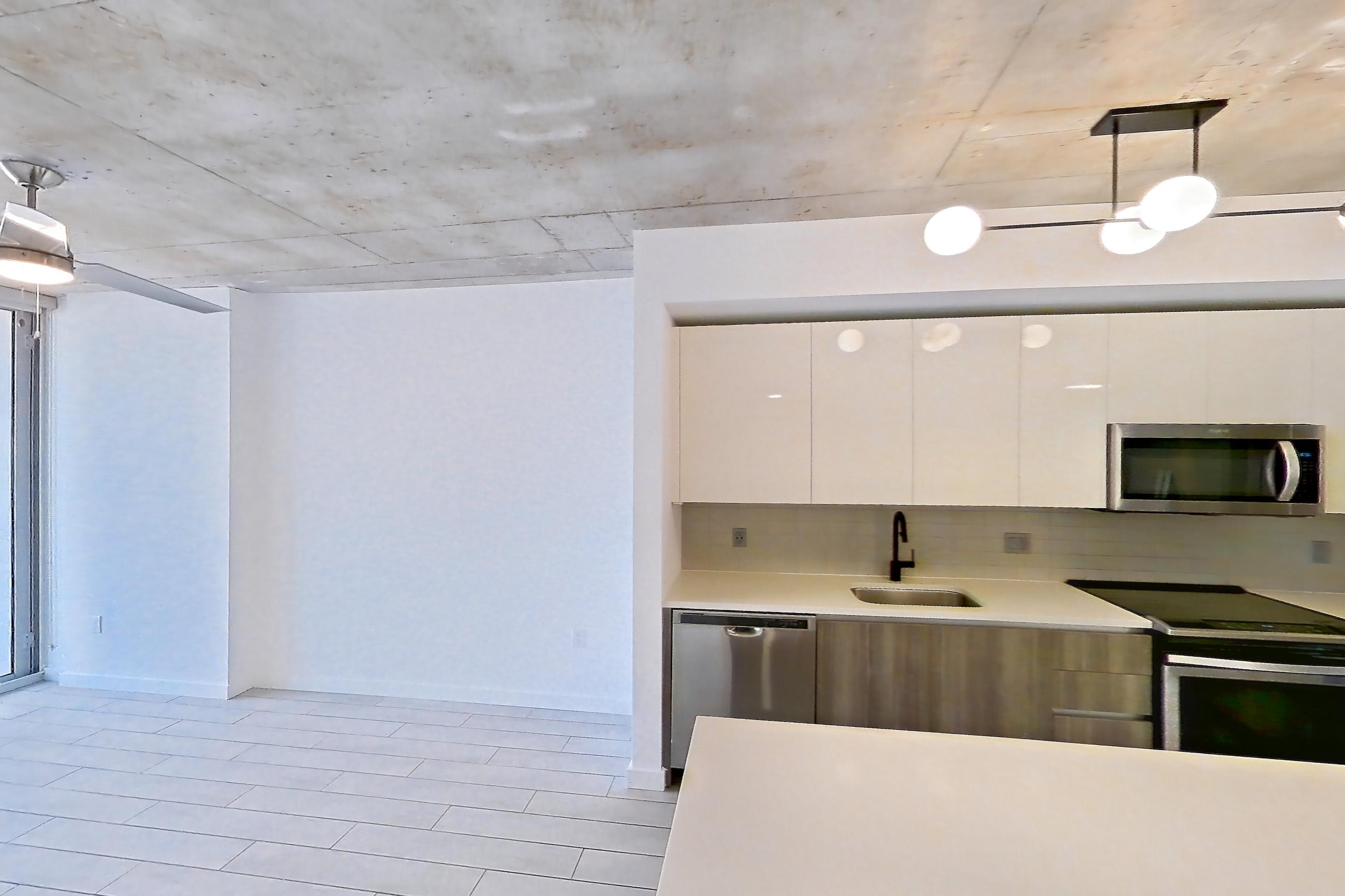 KITCHEN ISLAND CORNER