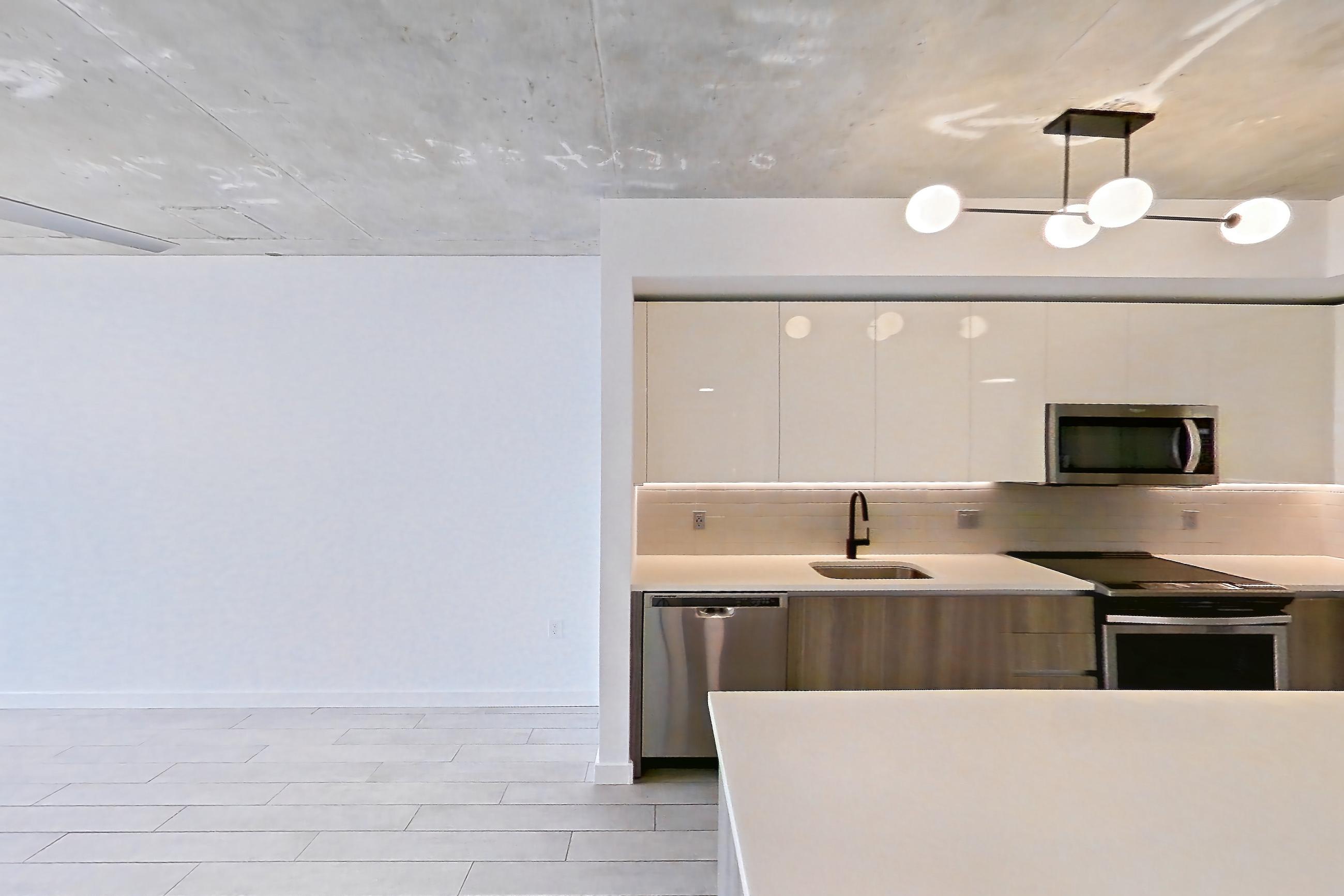 KITCHEN ISLAND CORNER