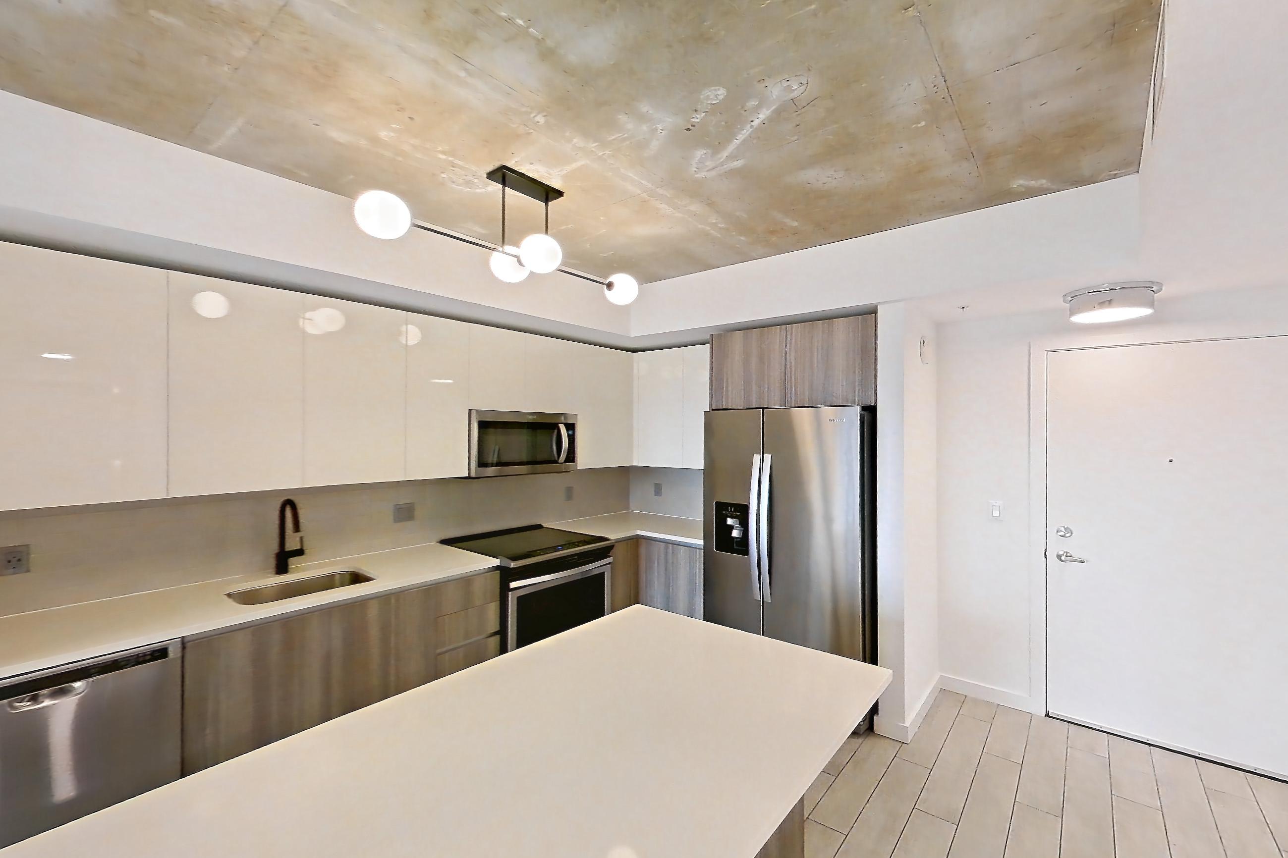 KITCHEN ISLAND CORNER