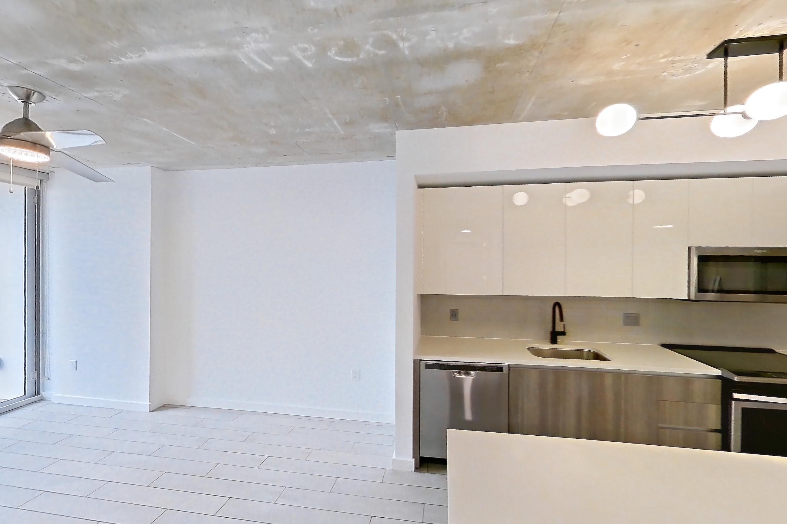 KITCHEN ISLAND CORNER