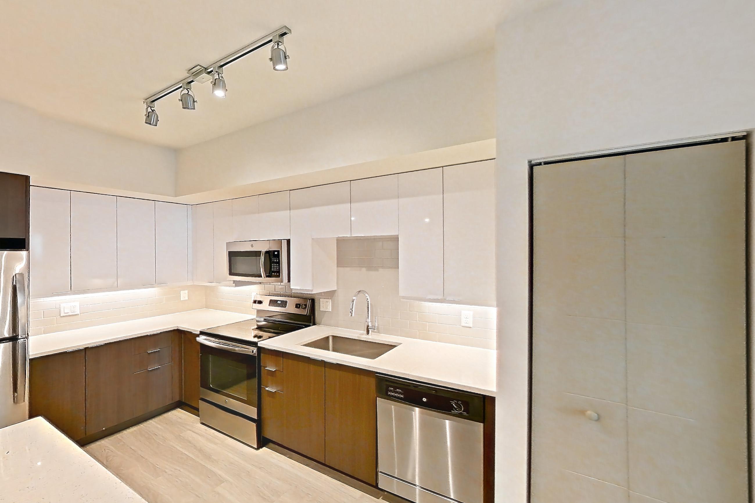 KITCHEN ISLAND CORNER