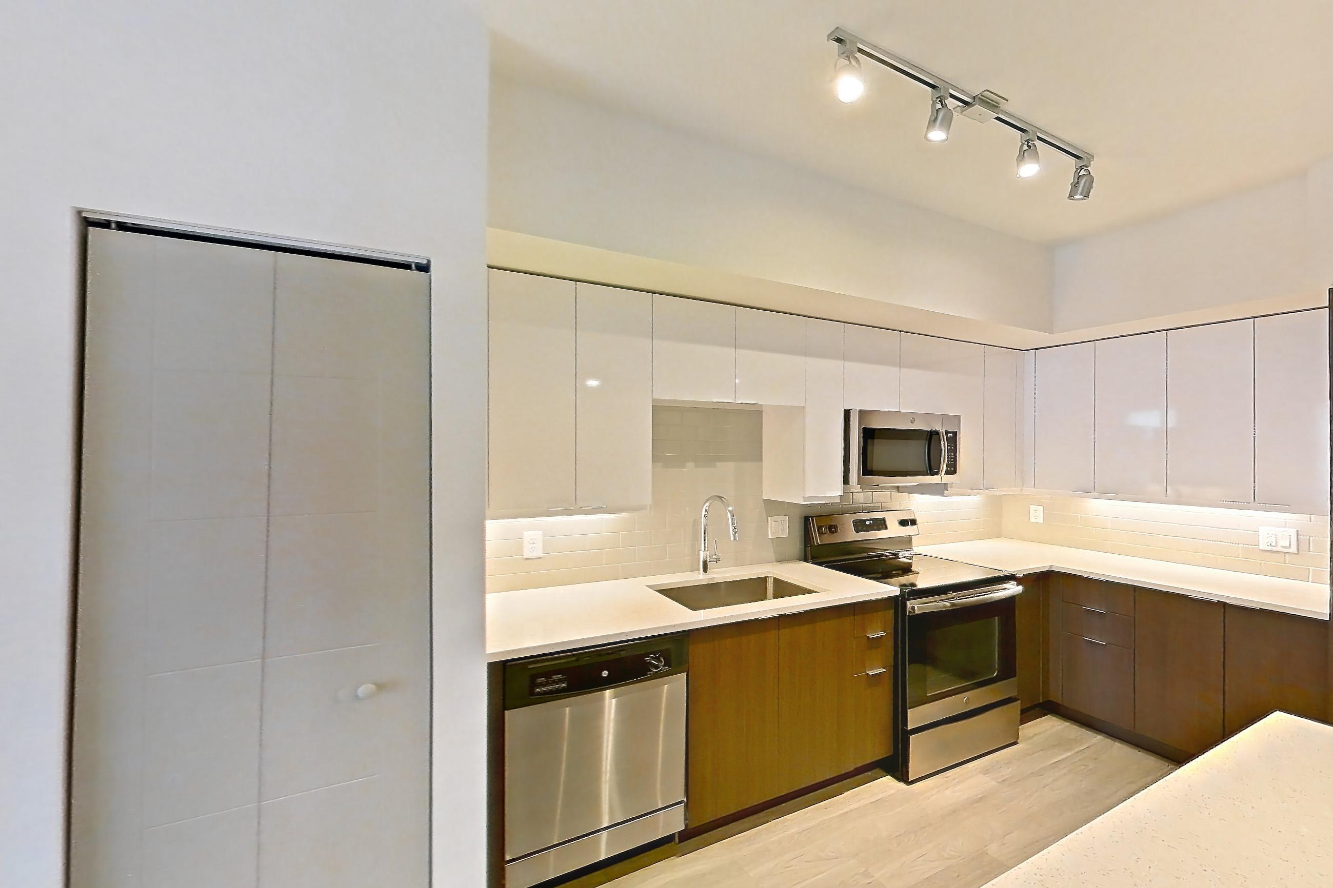 KITCHEN ISLAND CORNER