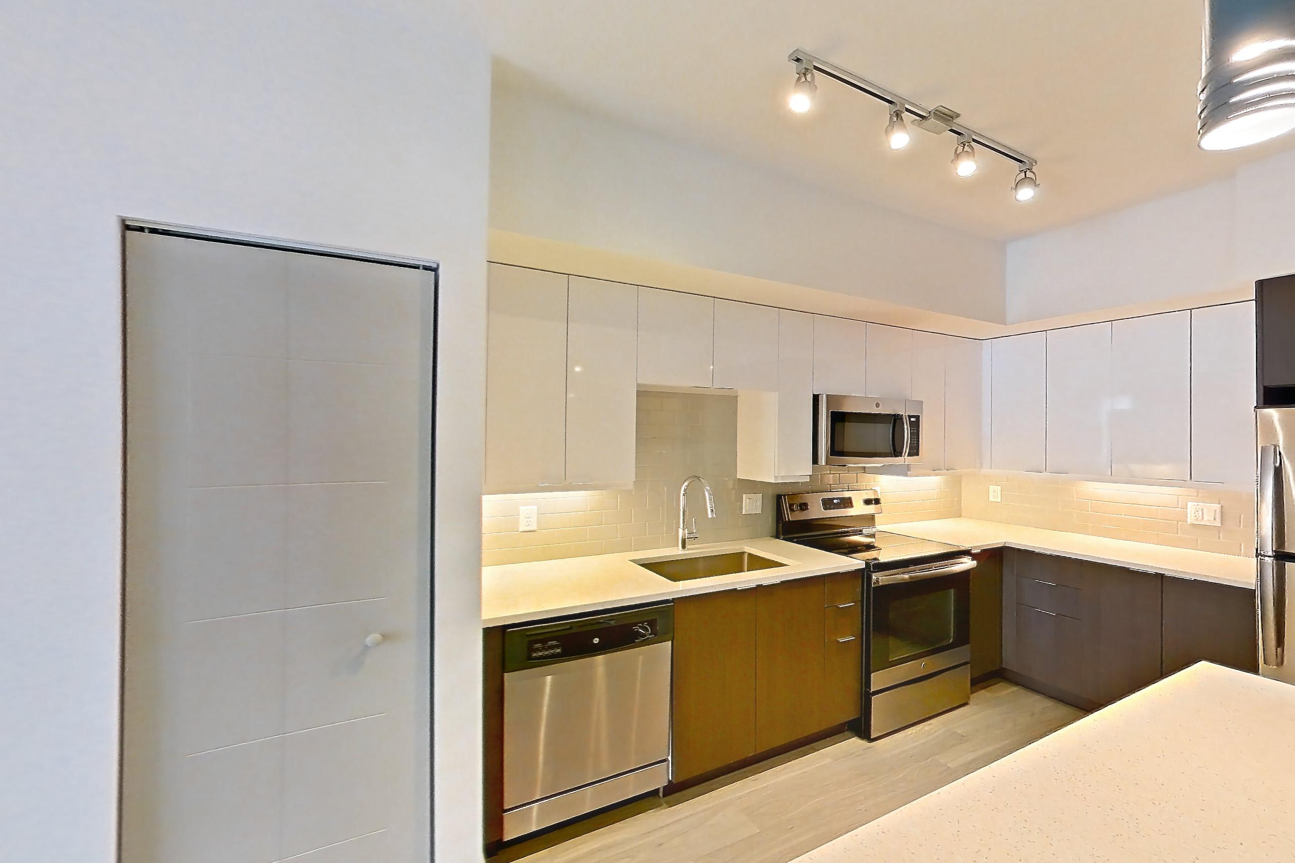KITCHEN ISLAND CORNER